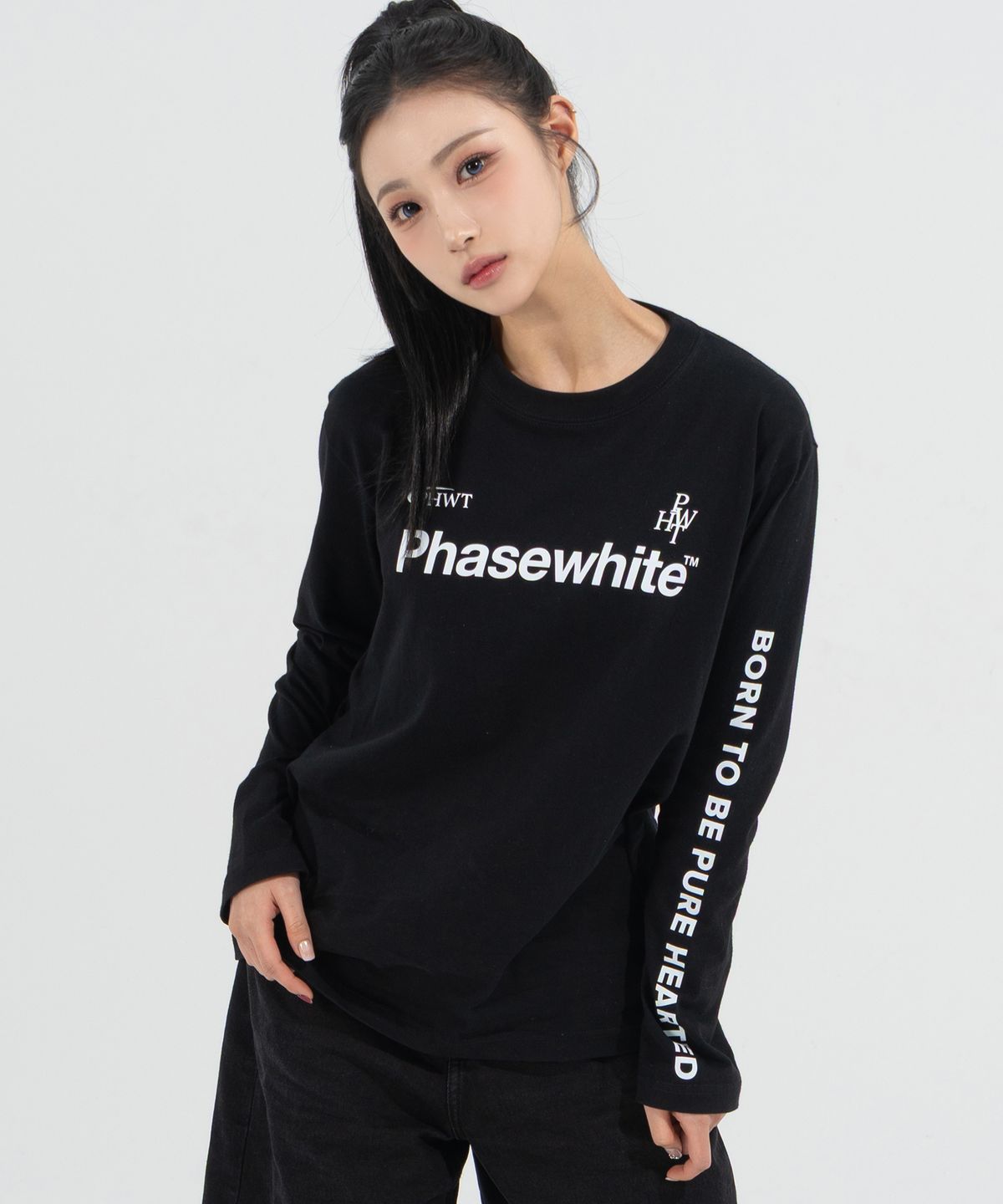 페이즈화이트(PHASEWHITE) SIDE LETTERING LONG SLEEVES_BLACK / 8802026-LT01