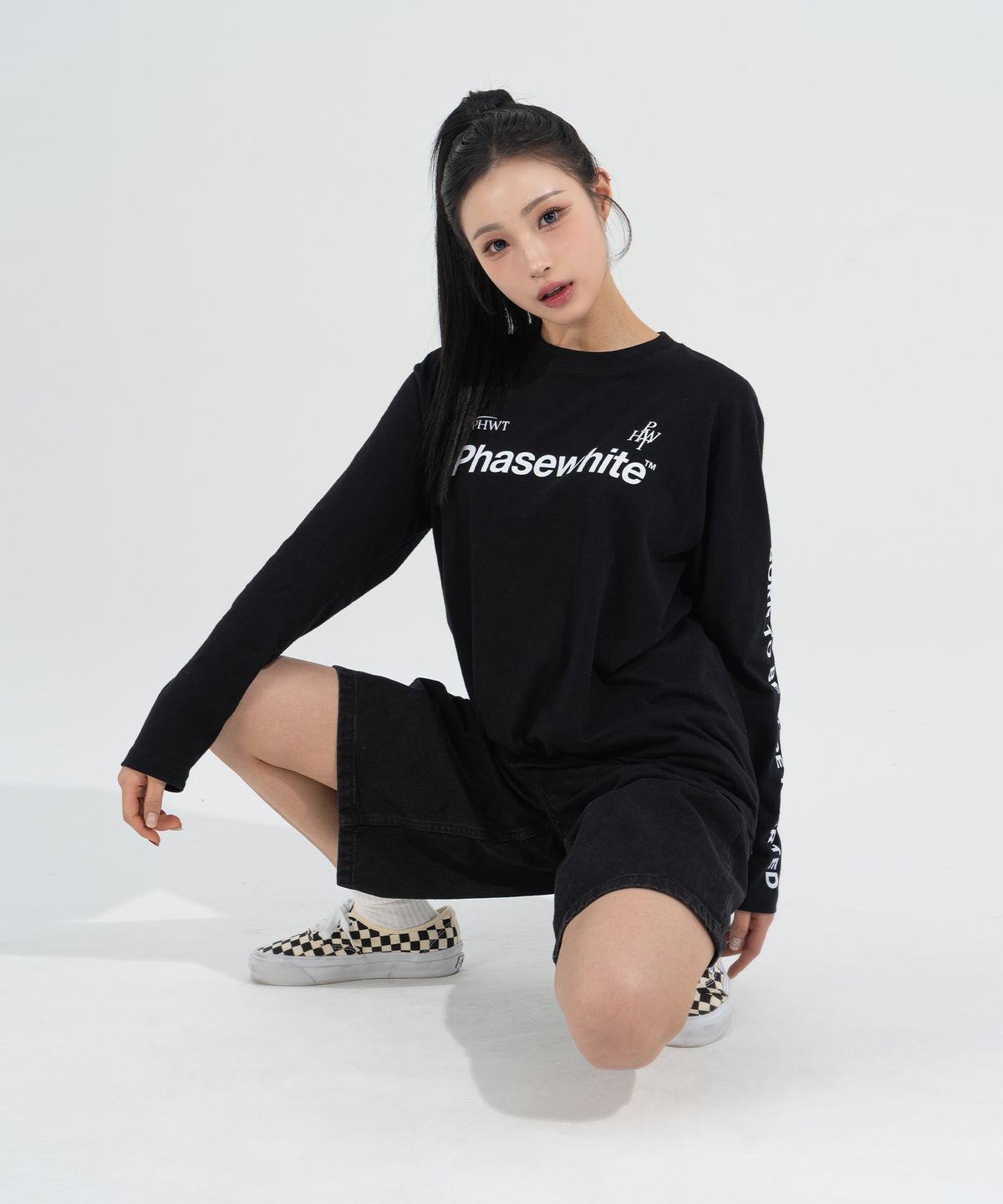 페이즈화이트(PHASEWHITE) SIDE LETTERING LONG SLEEVES_BLACK / 8802026-LT01