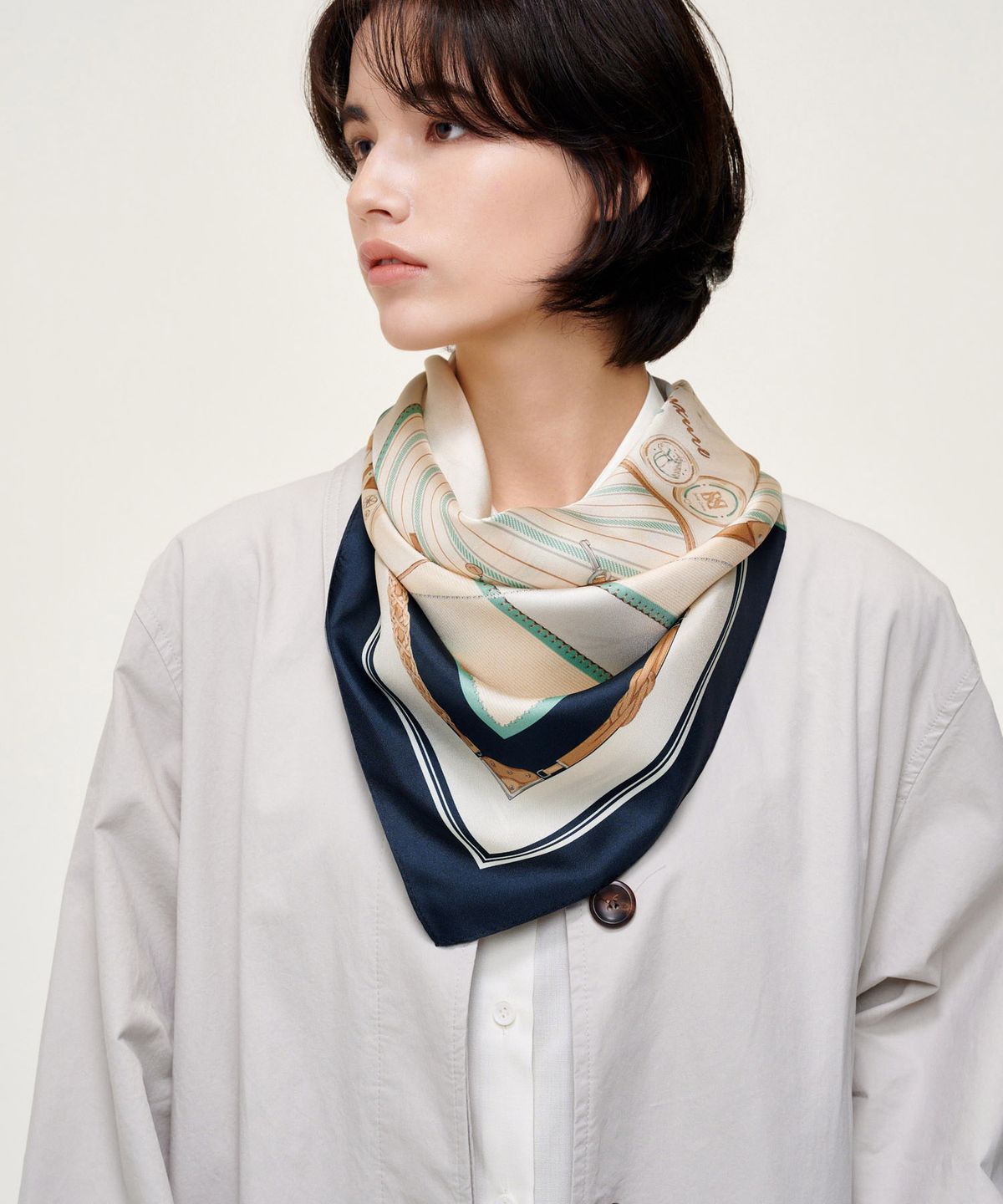 생럭슈(SAINTLUXURE) 아르델 민트네이비