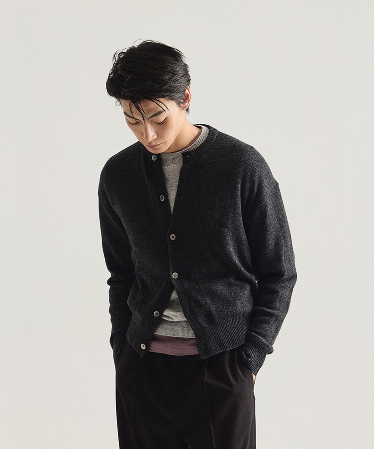 테일러채드(TAILORCHAD) 릴렉스드 캐시미어 라운드 가디건 (차콜)