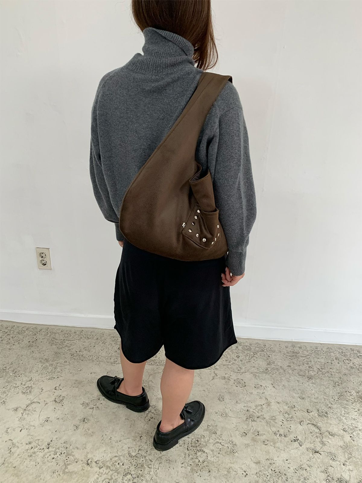 무니쉬(MOONISH) Dune Stud Pocket Bag - Dark Brown