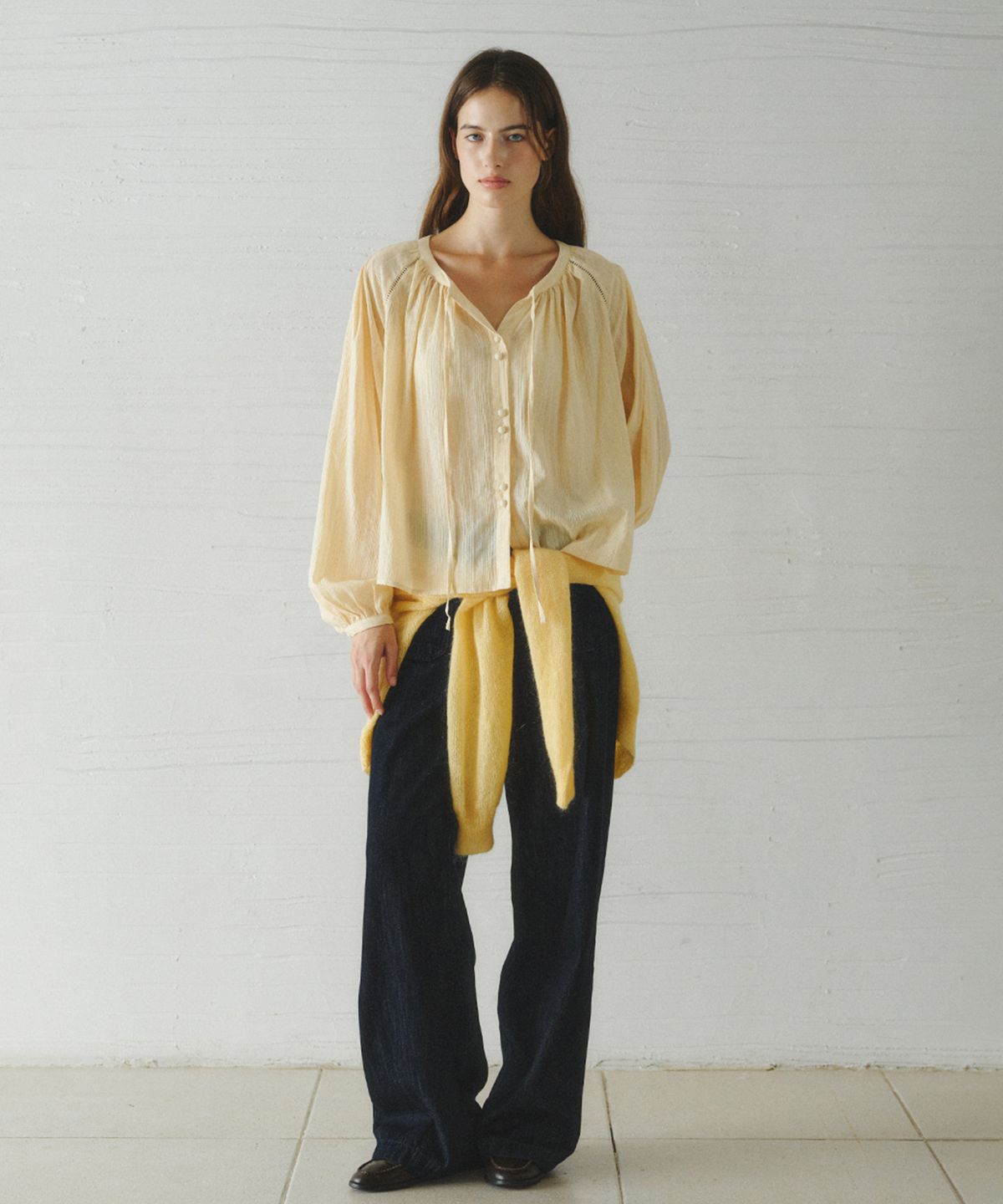 르니나(LENINA) LUCIA raglan shirring blouse_BUTTER