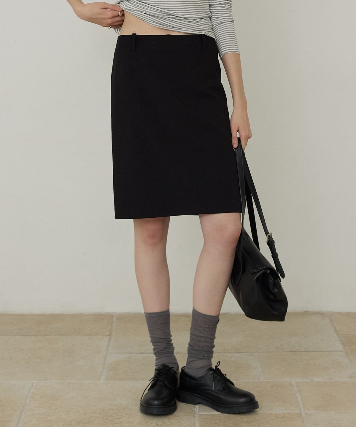 시티브리즈(CITYBREEZE) 미디 H라인 스커트_BLACK