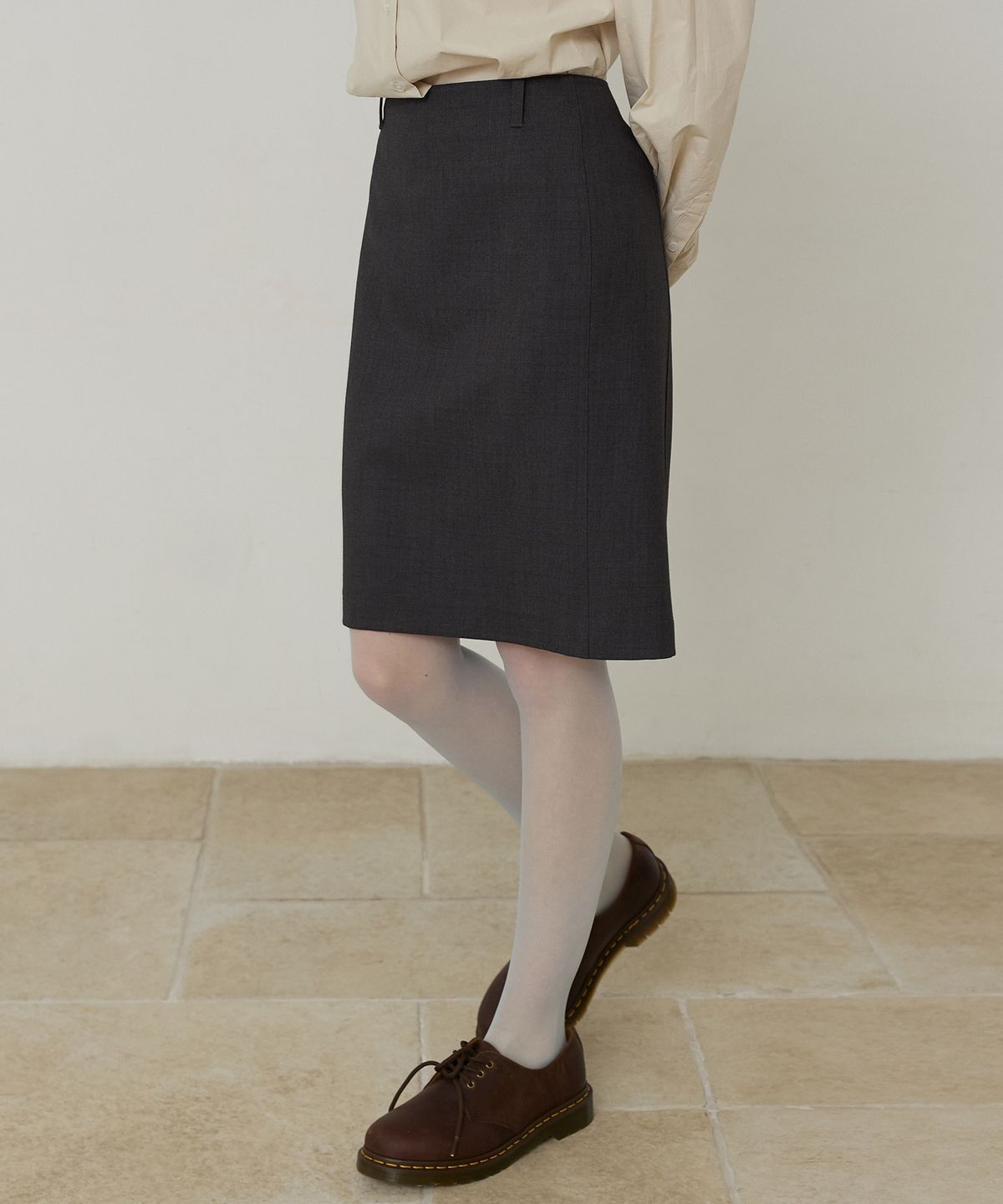 시티브리즈(CITYBREEZE) 미디 H라인 스커트_CHARCOAL