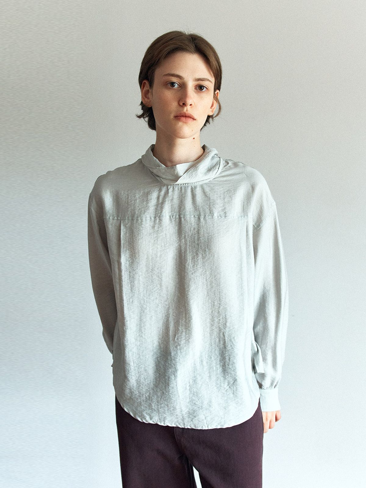 헌치(HUNCH) Open Back Tencel Blouse (2color)