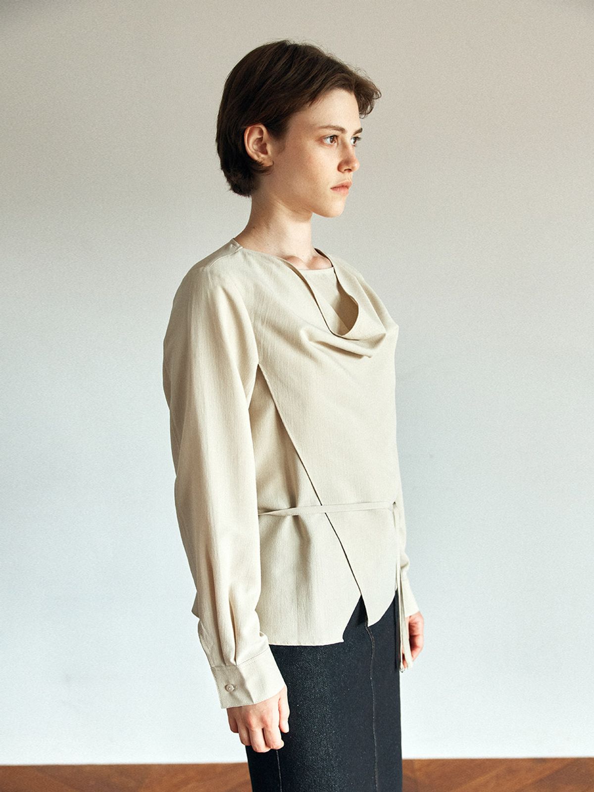 헌치(HUNCH) Cowl-Neck Layered Tie Blouse