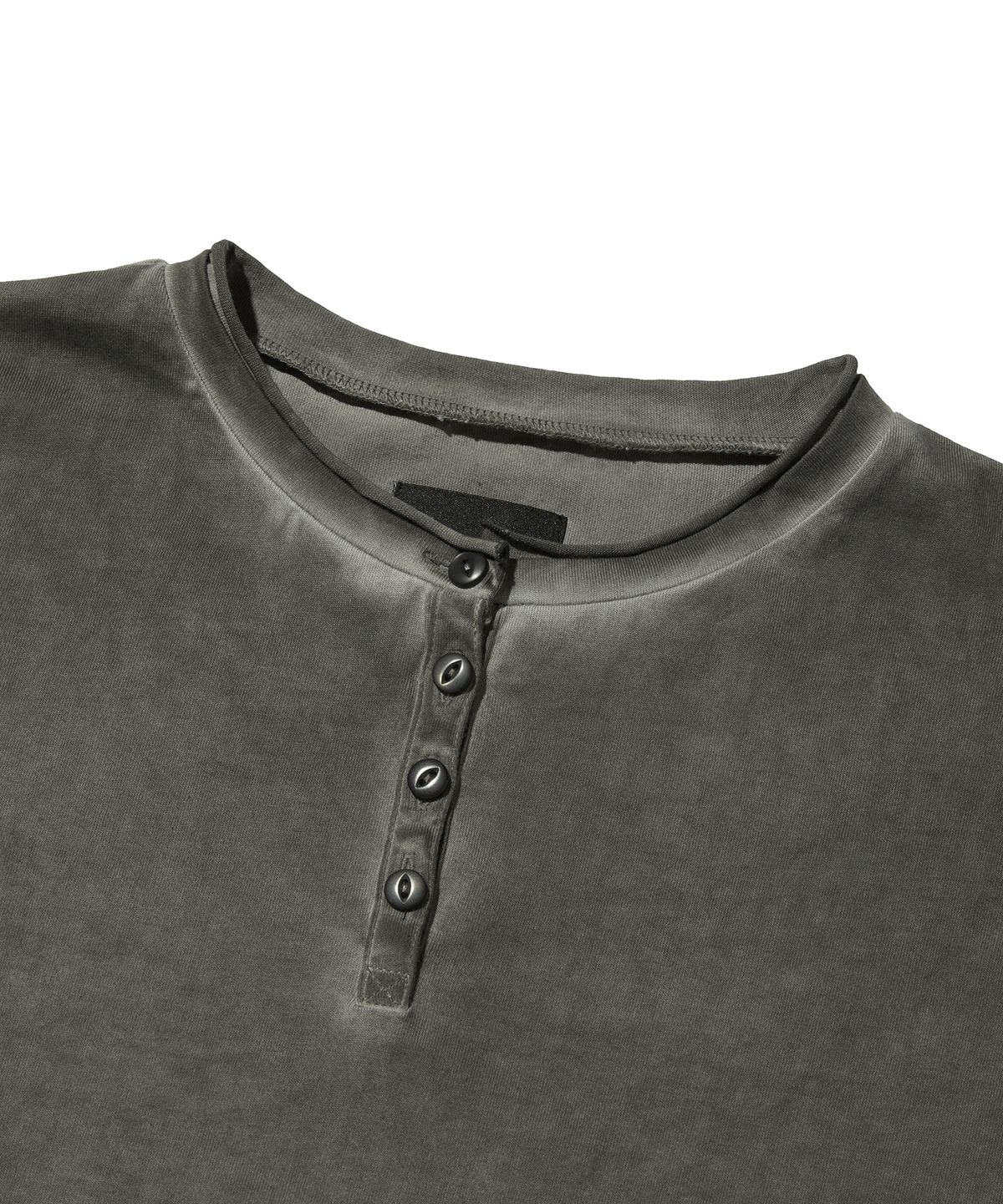 스웨이드(SUADE) WASHED HENLEY NECK [CHARCOAL GRAY]
