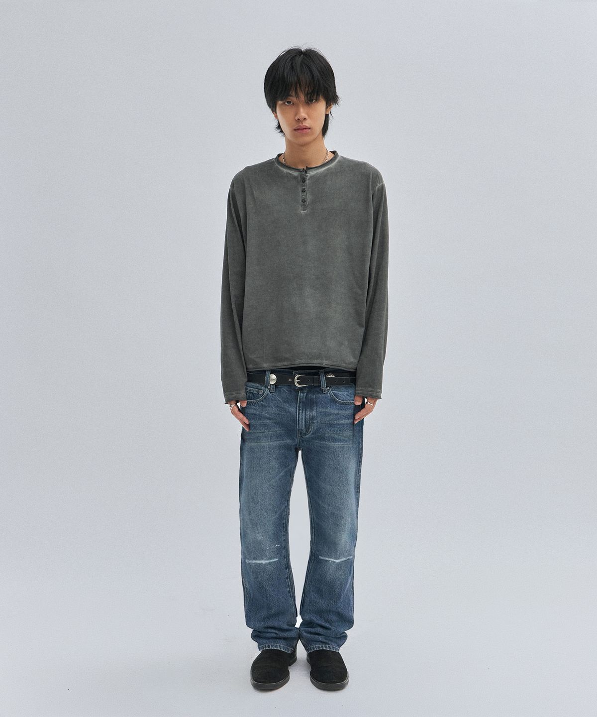 스웨이드(SUADE) WASHED HENLEY NECK [CHARCOAL GRAY]