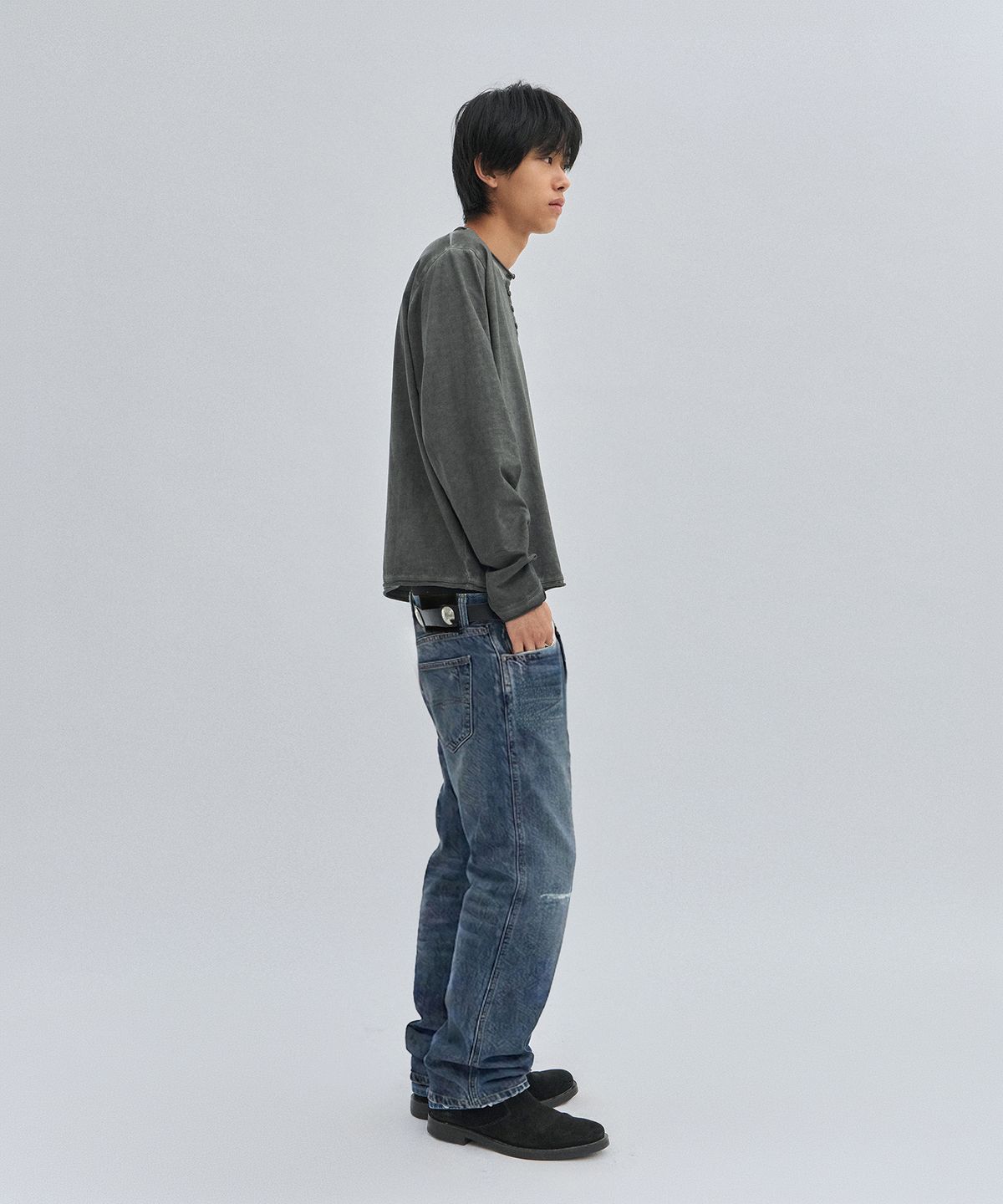스웨이드(SUADE) WASHED HENLEY NECK [CHARCOAL GRAY]