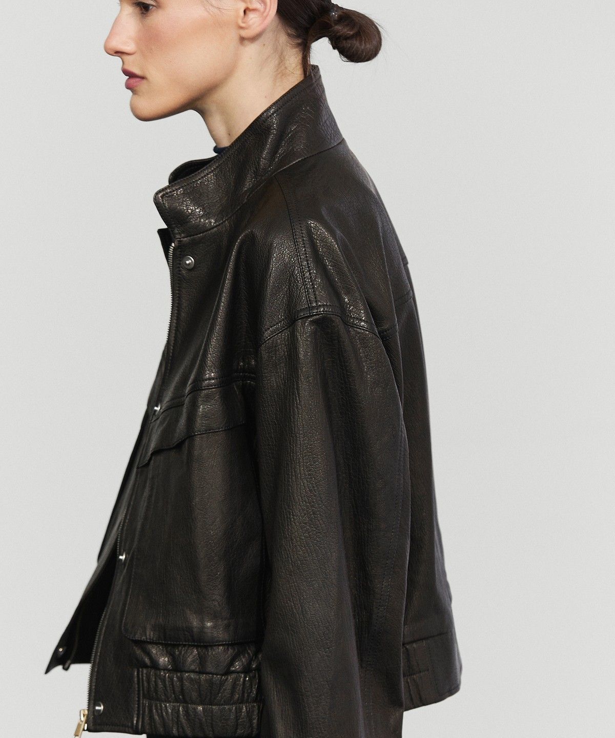 마시모두띠(MASSIMO DUTTI) 하이넥 나파 가죽 크롭 자켓