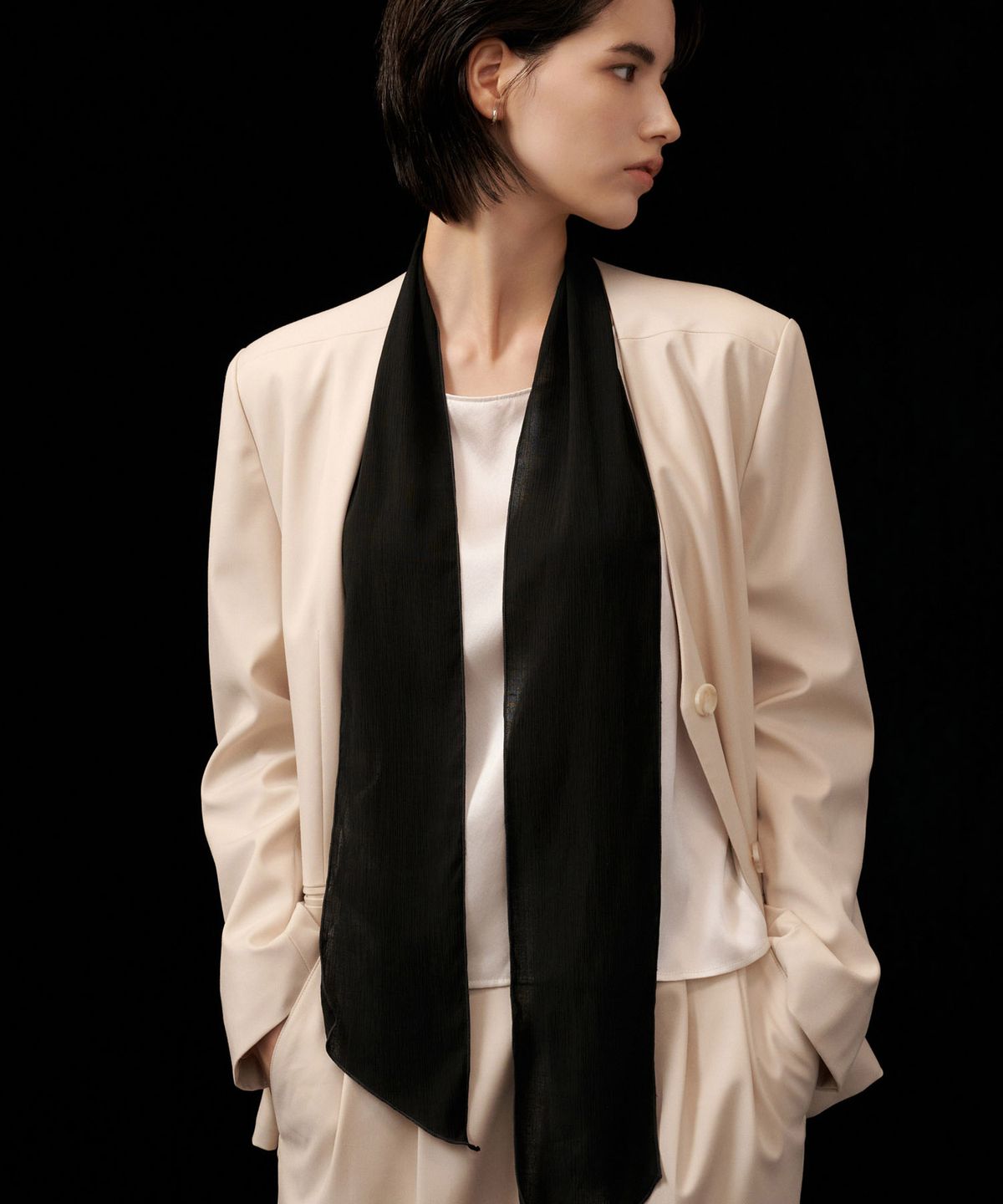 생럭슈(SAINTLUXURE) 모던 슬림 스카프 블랙