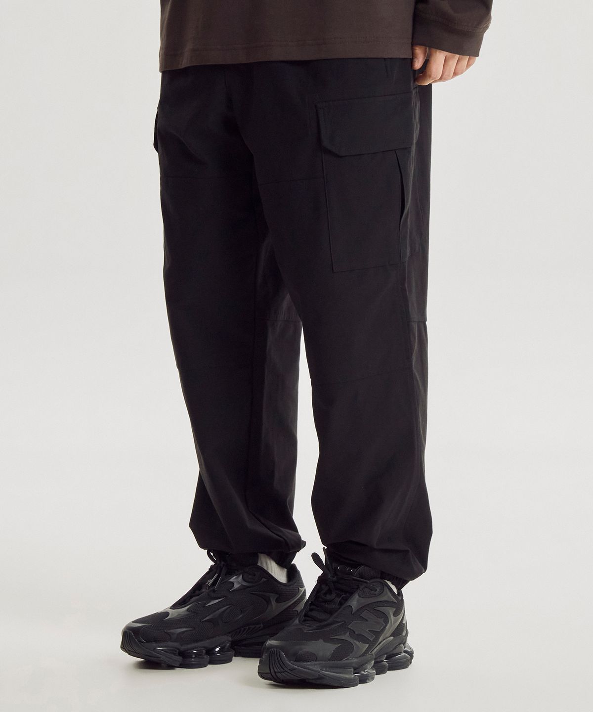 뉴발란스(NEW BALANCE) NBNTG31823 / UNI 에센셜 스트레치 카고 조거팬츠 (BLACK)