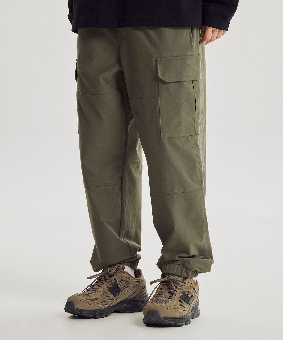 뉴발란스(NEW BALANCE) NBNTG31823 / UNI 에센셜 스트레치 카고 조거팬츠 (D/KHAKI)
