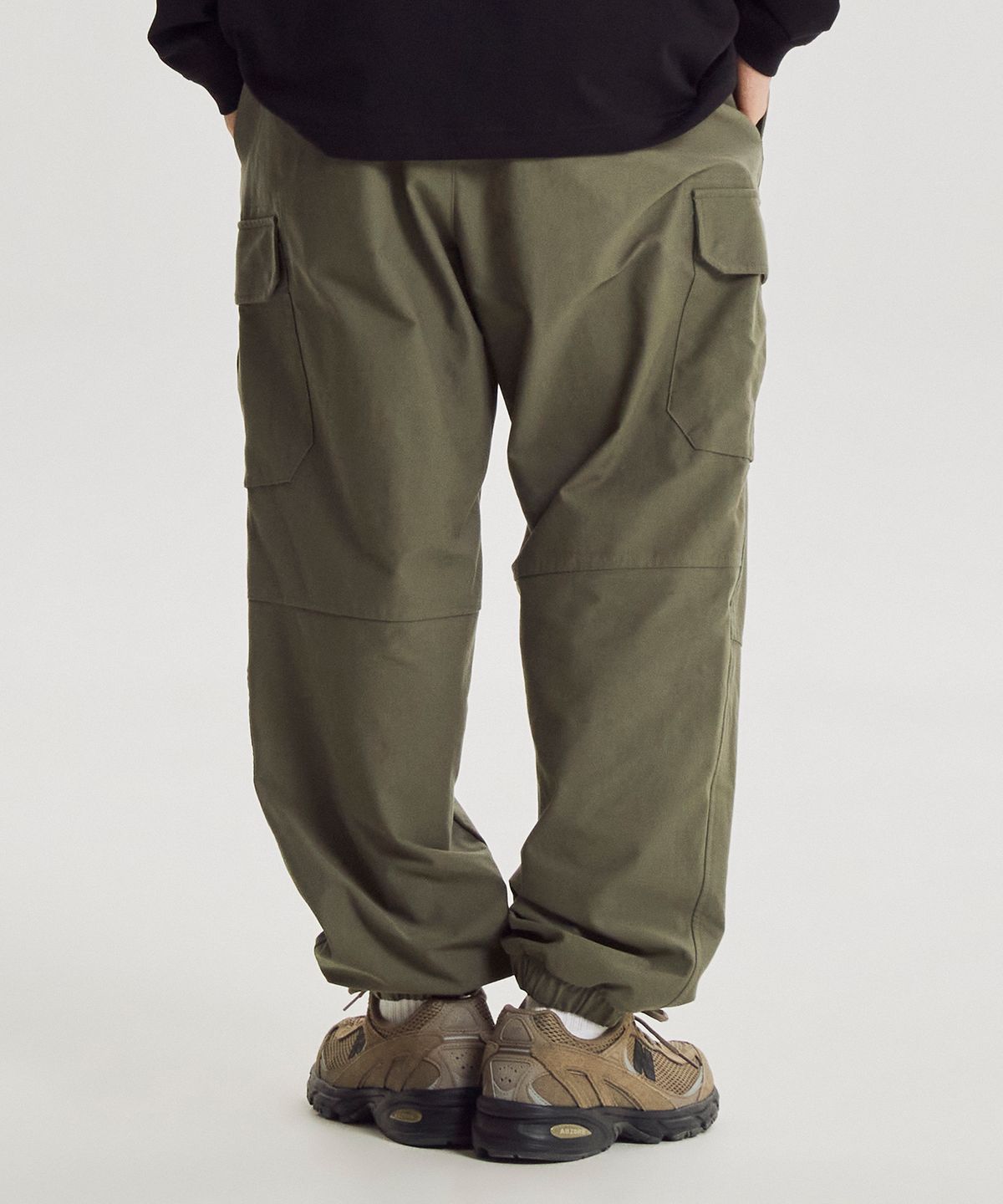 뉴발란스(NEW BALANCE) NBNTG31823 / UNI 에센셜 스트레치 카고 조거팬츠 (D/KHAKI)