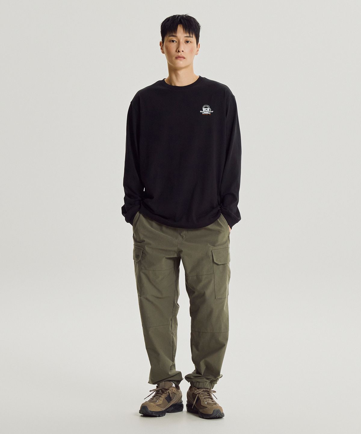 뉴발란스(NEW BALANCE) NBNTG31823 / UNI 에센셜 스트레치 카고 조거팬츠 (D/KHAKI)