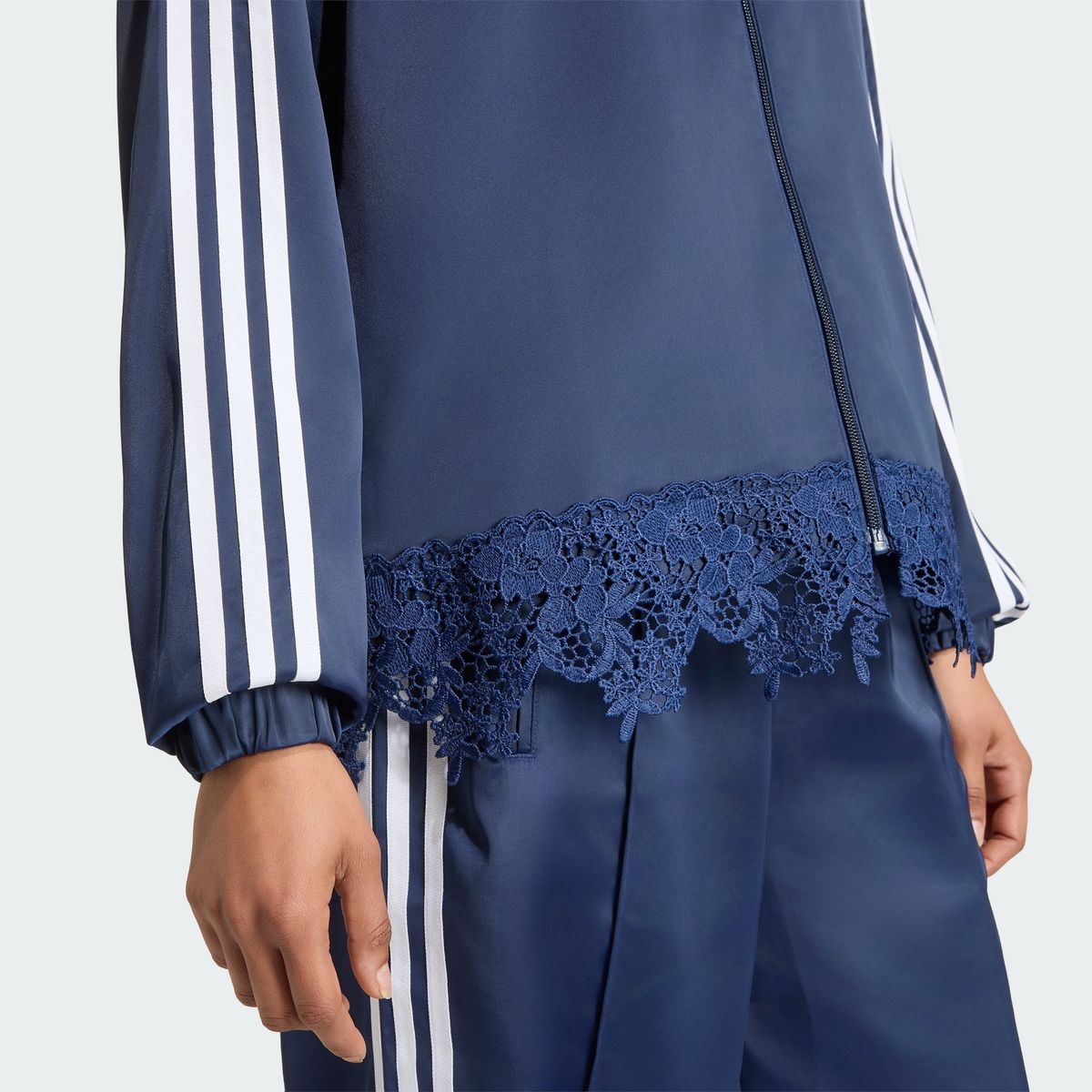 아디다스(ADIDAS) 아디다스 오리지널스 새틴 레이스 파이어버드 트랙 탑 루즈 LD1803