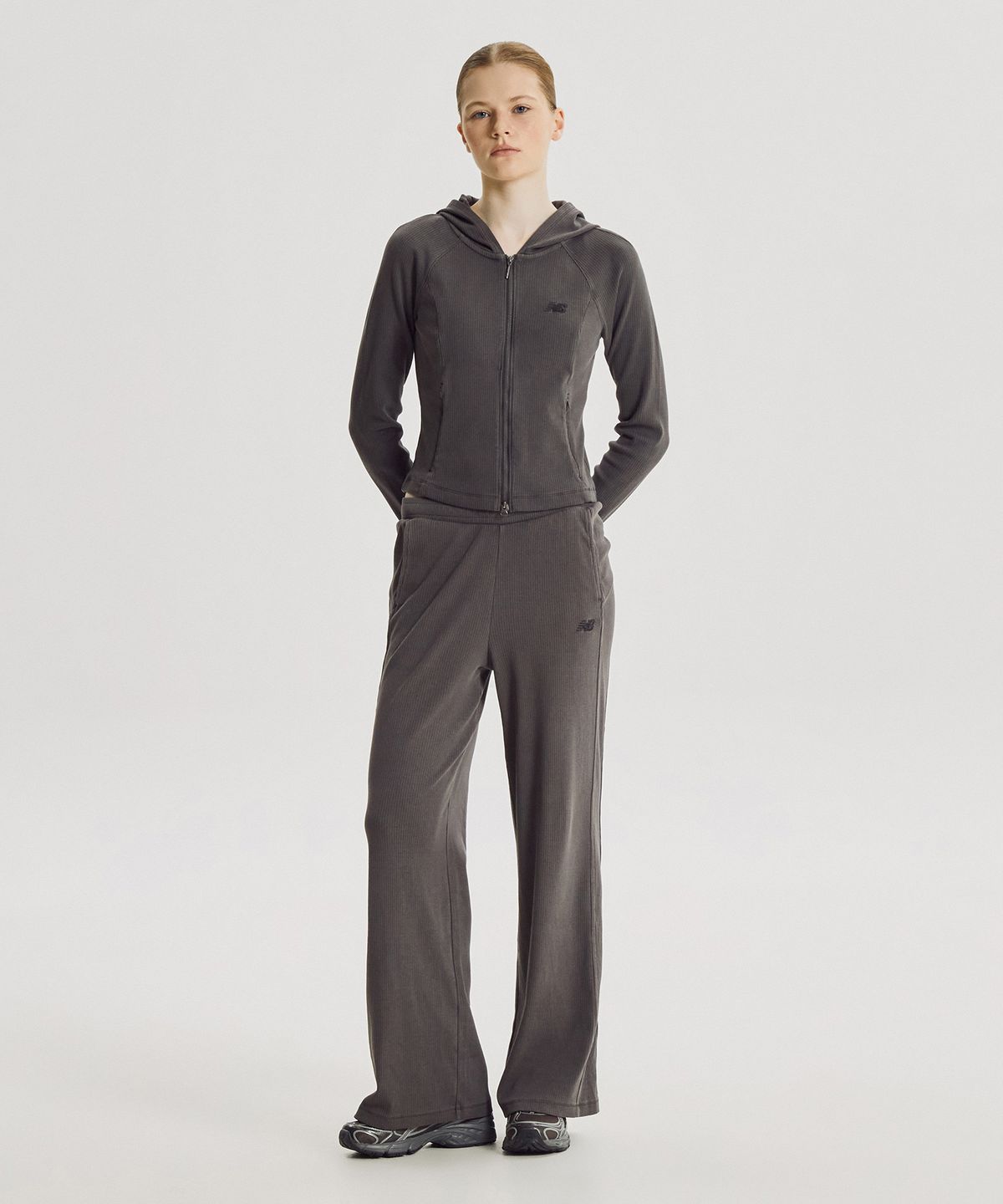 뉴발란스(NEW BALANCE) NBMLG4W942 / WOMEN 소프트프레쉬골지 와이드팬츠 (D/CHARCOAL)