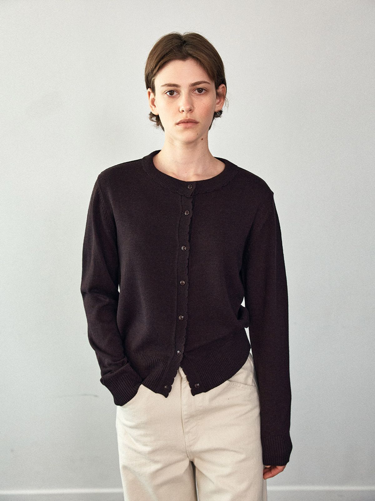 헌치(HUNCH) Scalloped Neck Knit Cardigan (2color)