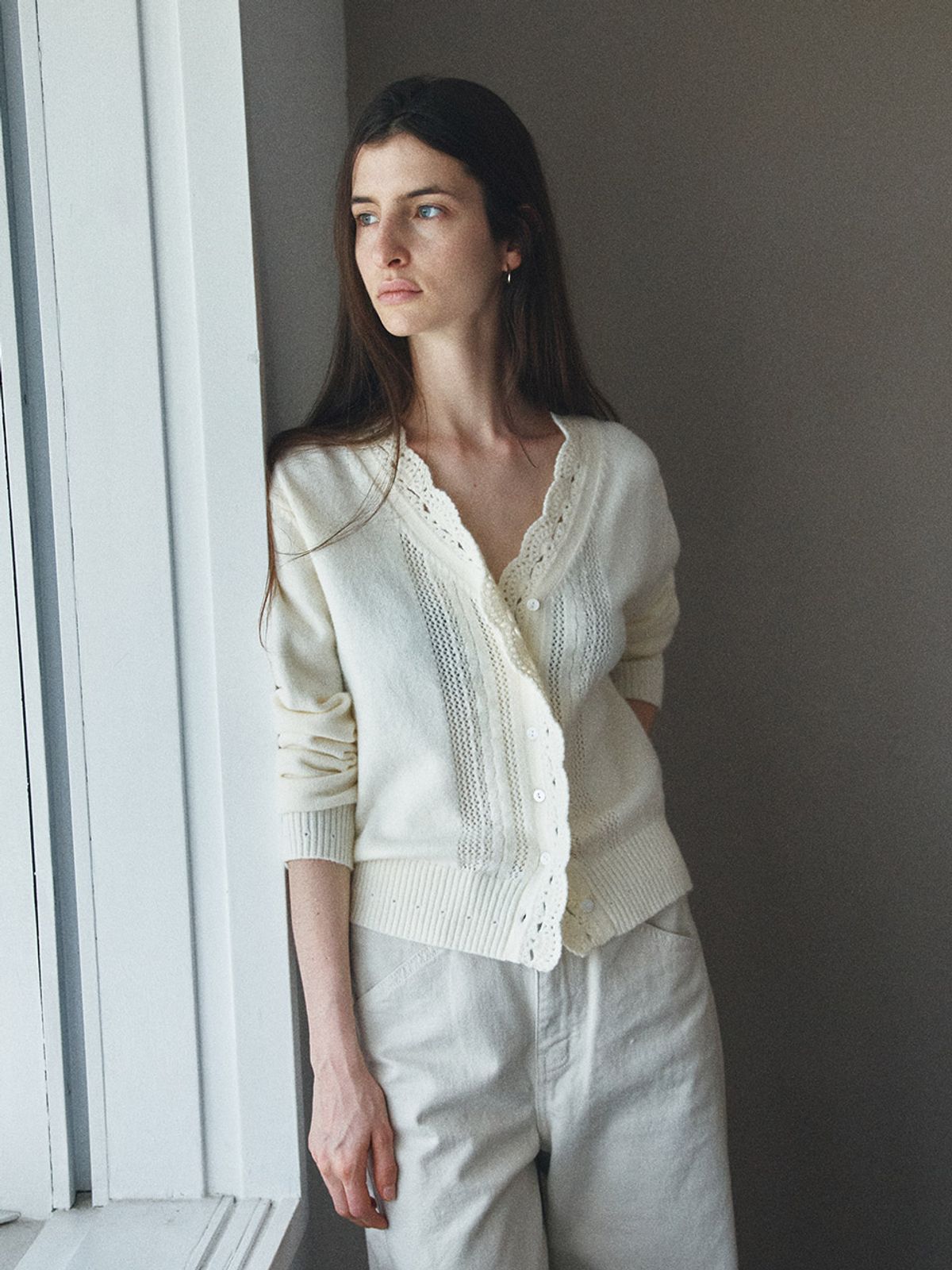 헌치(HUNCH) Scalloped Trim V-Neck Cardigan (2color)