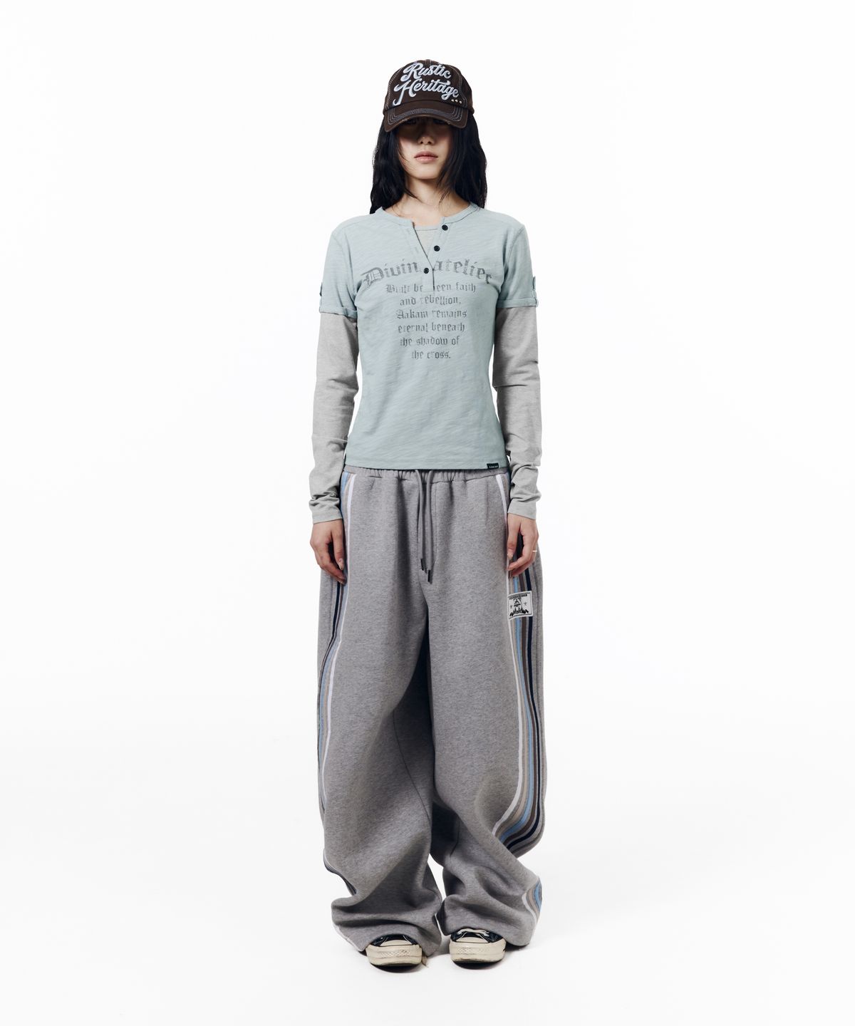 아캄(AAKAM) Line Taped Track Pants (Gray)