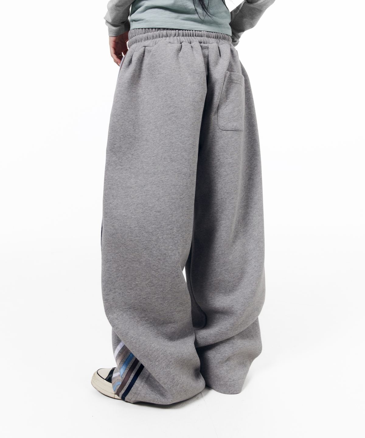 아캄(AAKAM) Line Taped Track Pants (Gray)