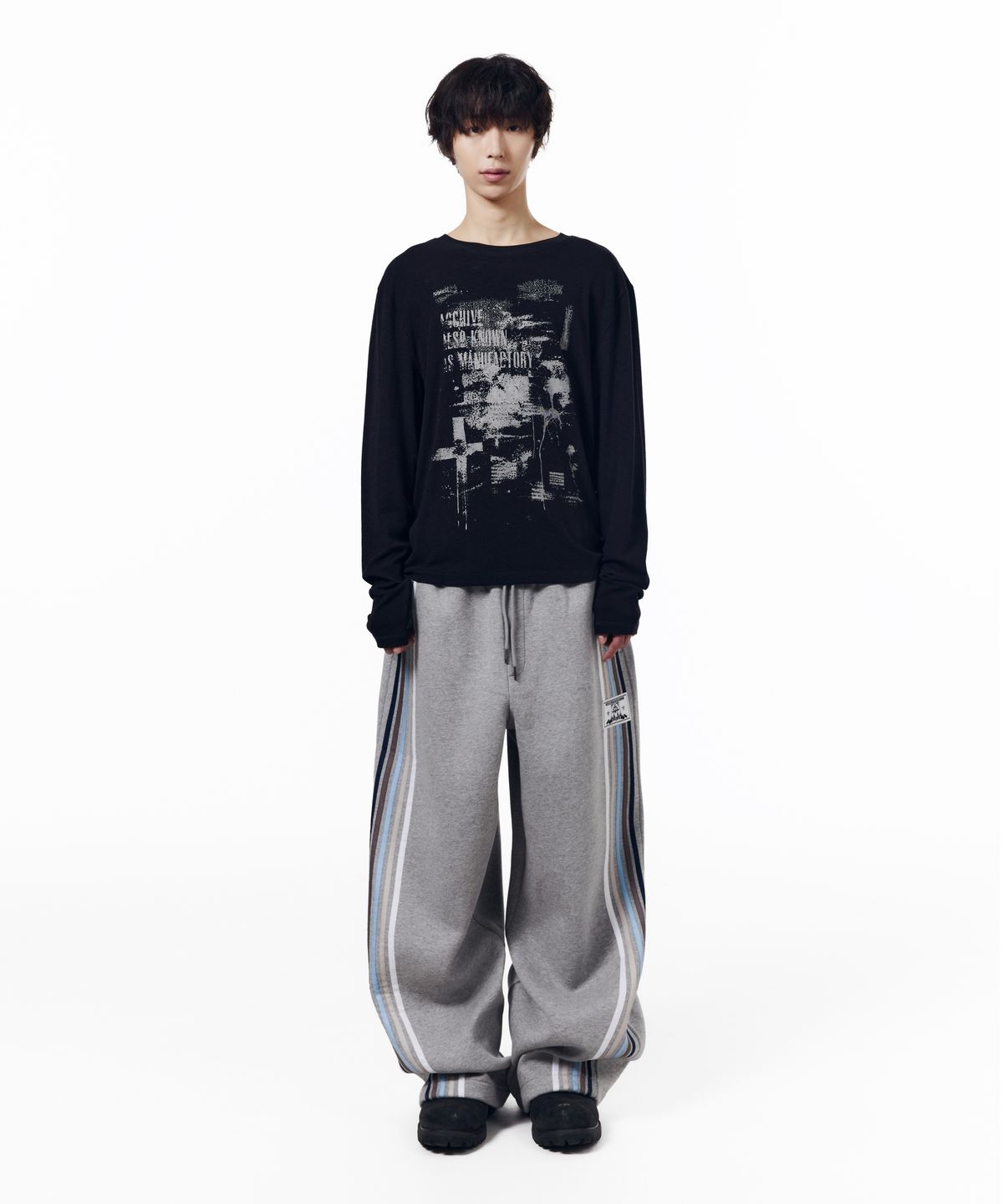 아캄(AAKAM) Line Taped Track Pants (Gray)