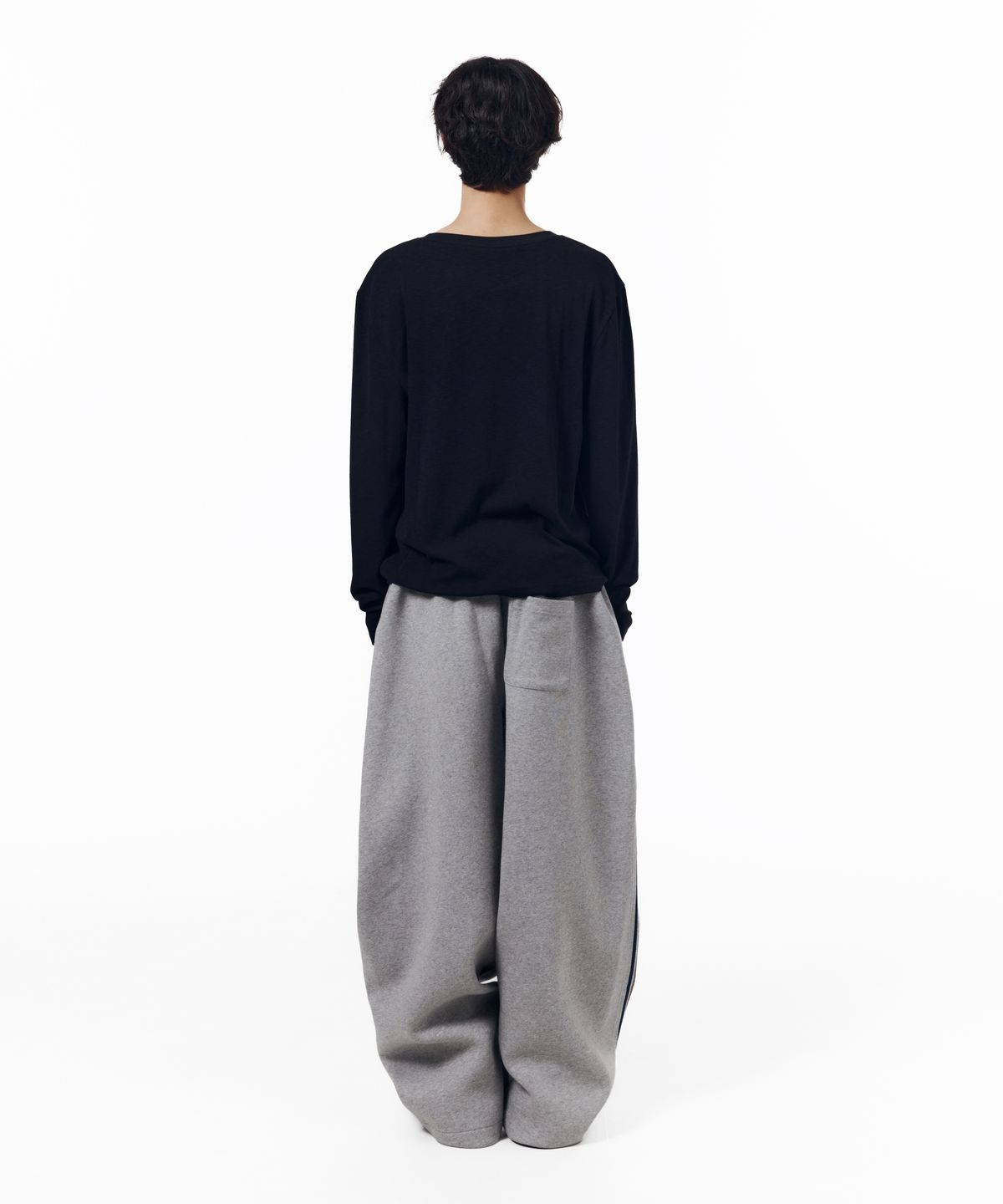 아캄(AAKAM) Line Taped Track Pants (Gray)