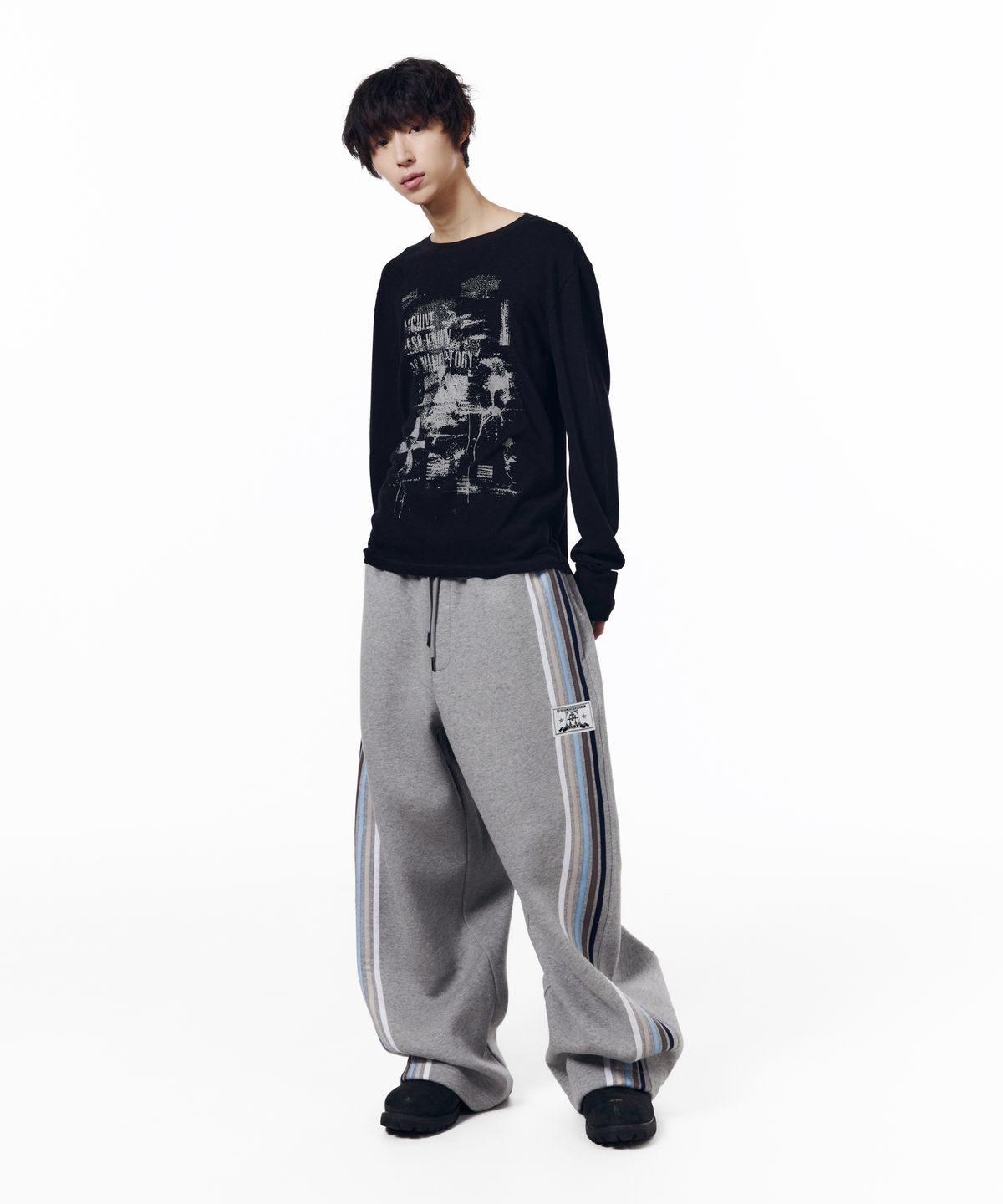아캄(AAKAM) Line Taped Track Pants (Gray)