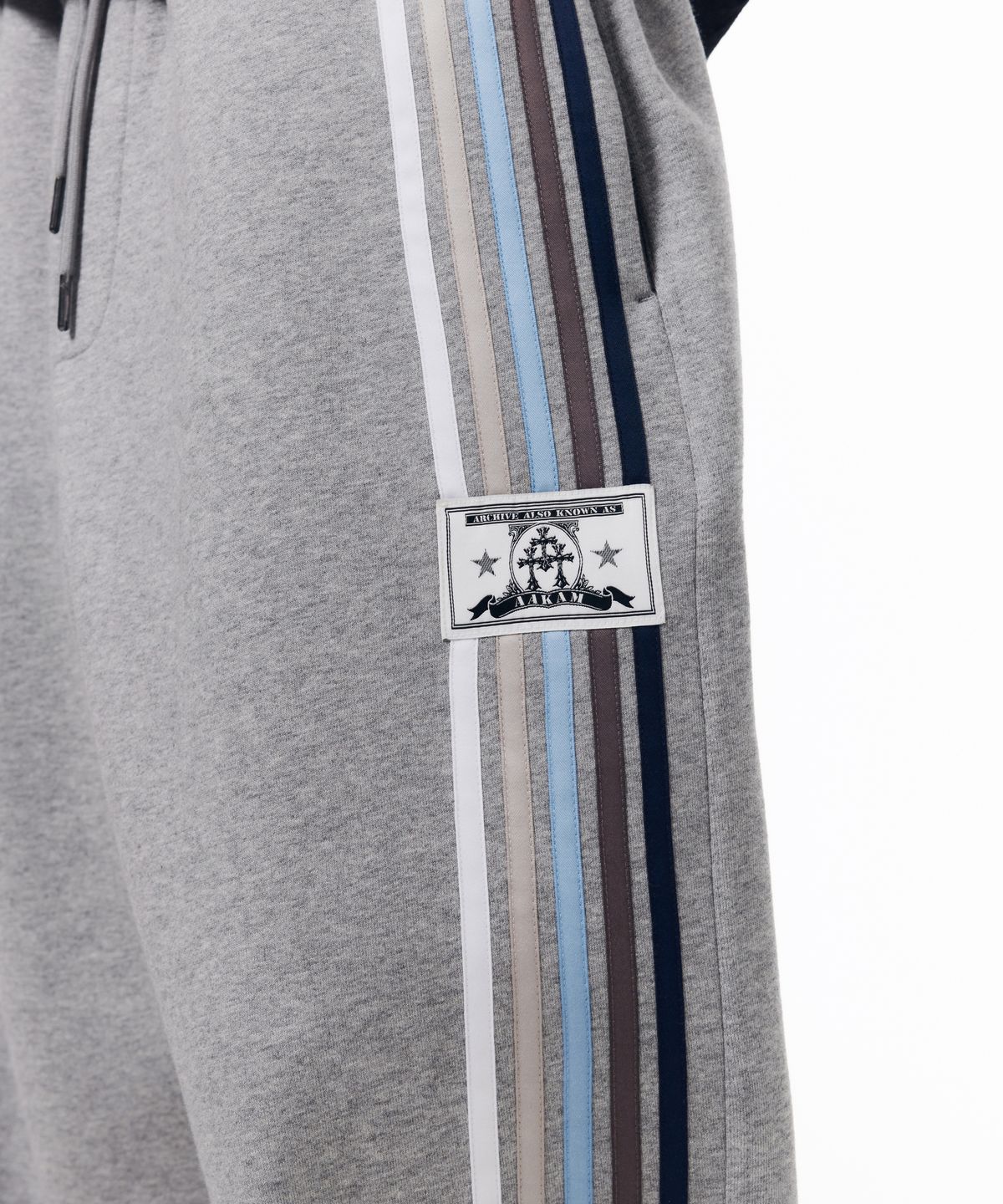 아캄(AAKAM) Line Taped Track Pants (Gray)