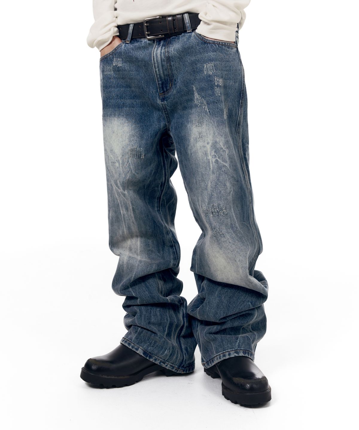 아캄(AAKAM) Destroyed Streak Flare Denim Pants (Blue)