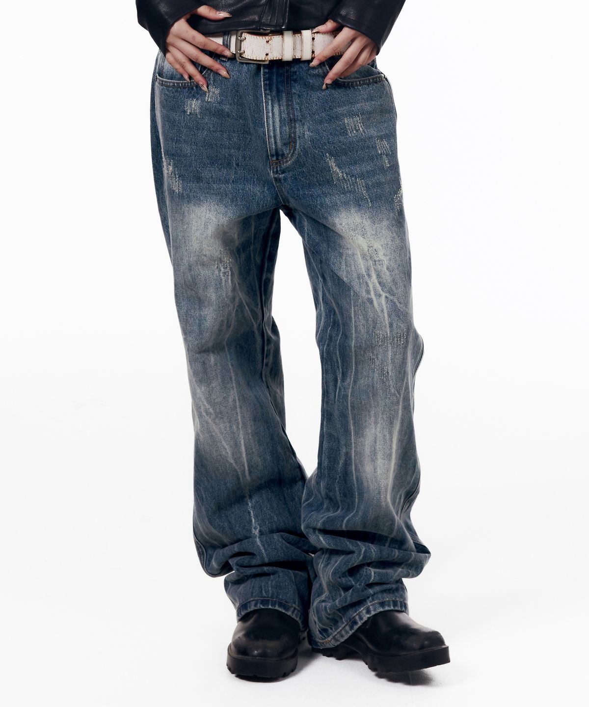 아캄(AAKAM) Destroyed Streak Flare Denim Pants (Blue)