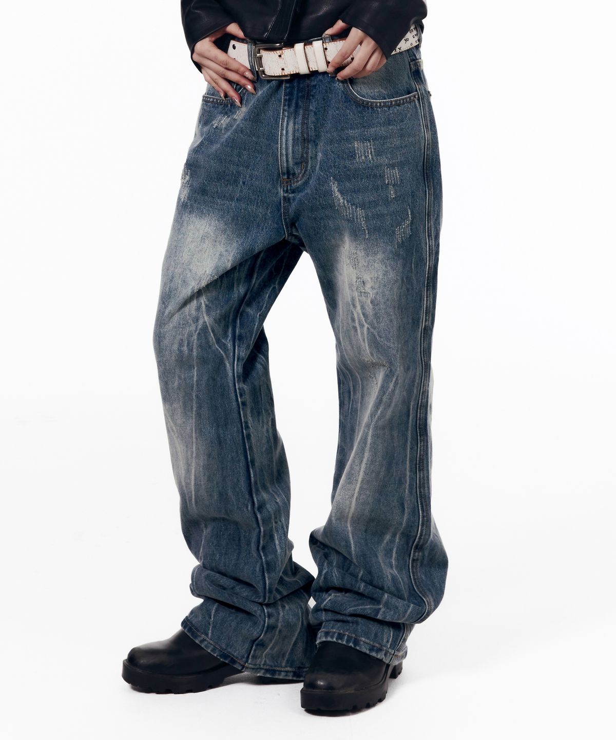 아캄(AAKAM) Destroyed Streak Flare Denim Pants (Blue)