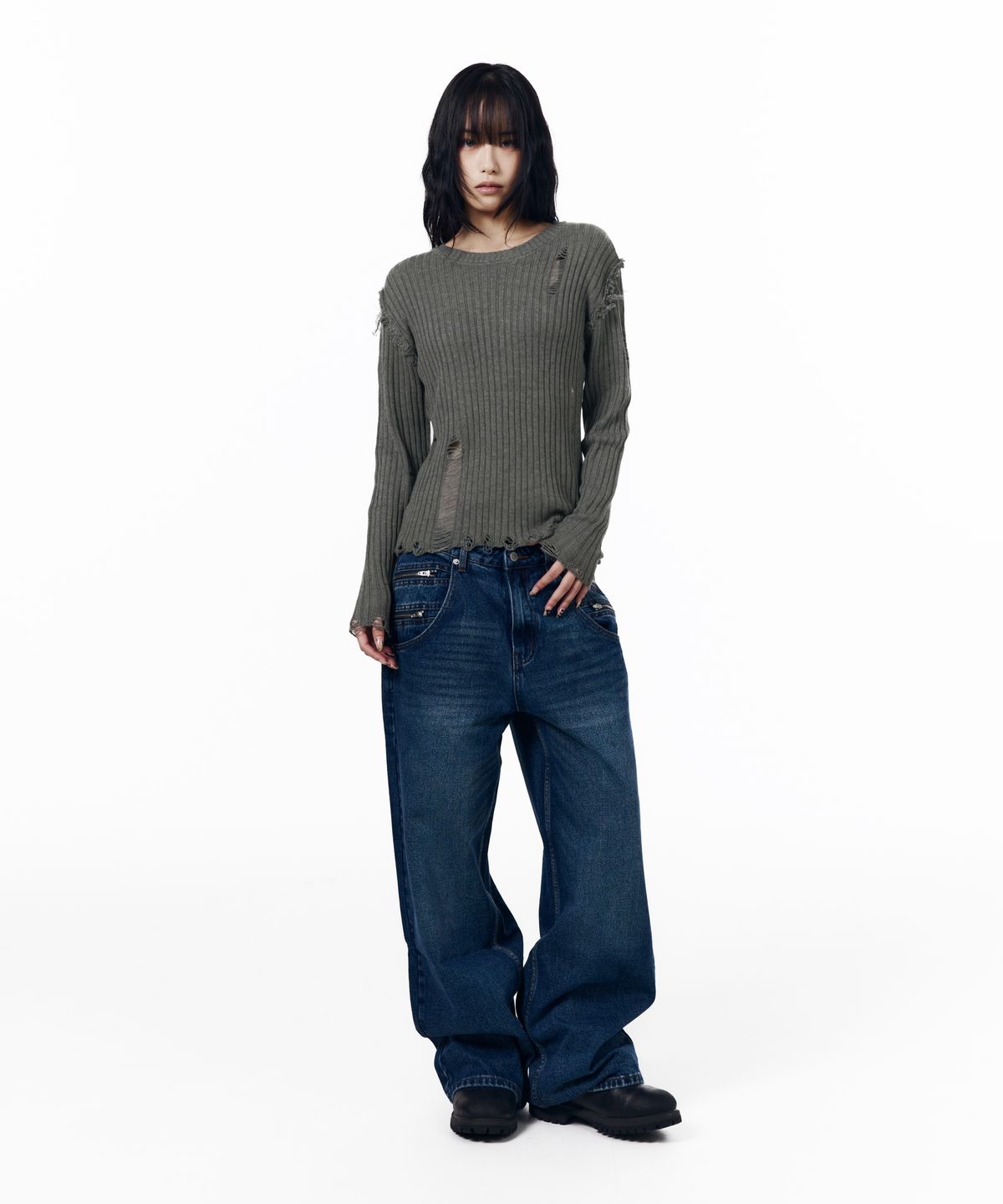 아캄(AAKAM) Destroyed Knit Sweater (Charcoal)