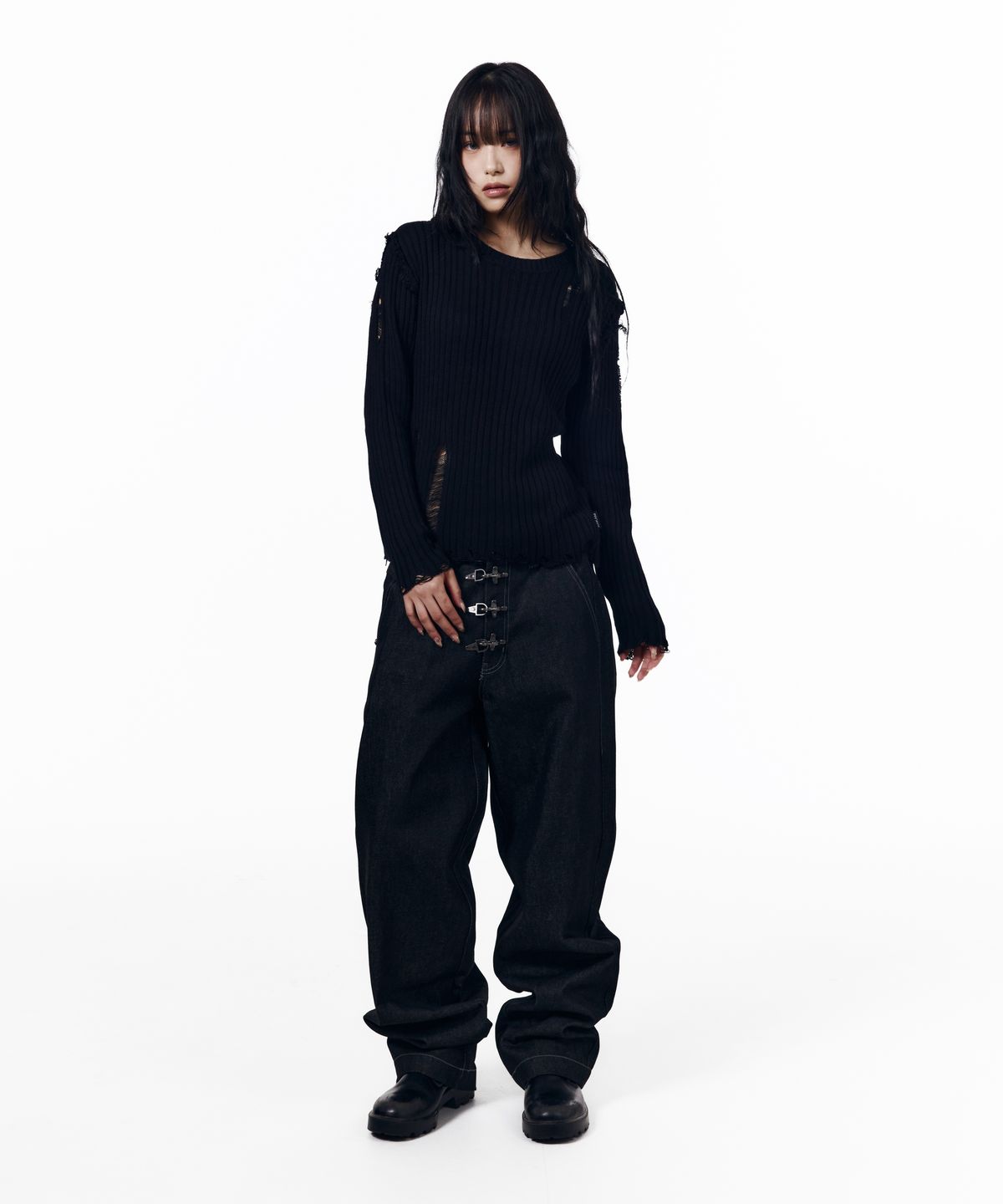 아캄(AAKAM) Destroyed Knit Sweater (Black)