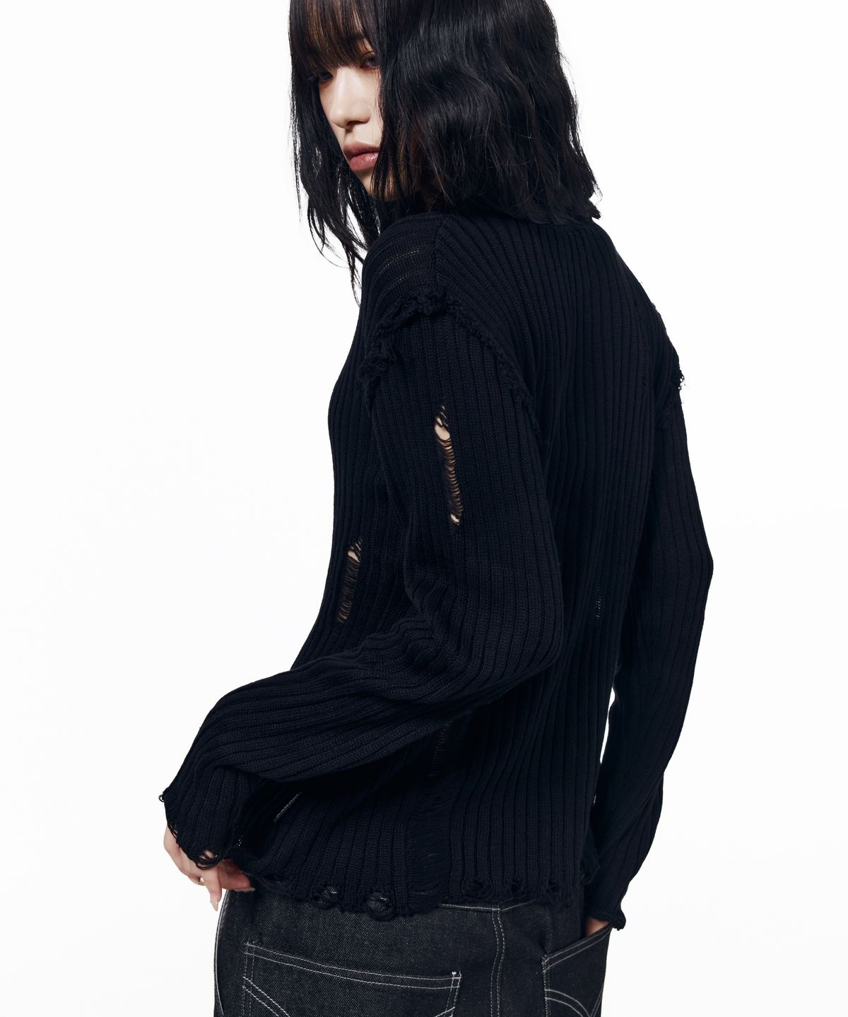 아캄(AAKAM) Destroyed Knit Sweater (Black)