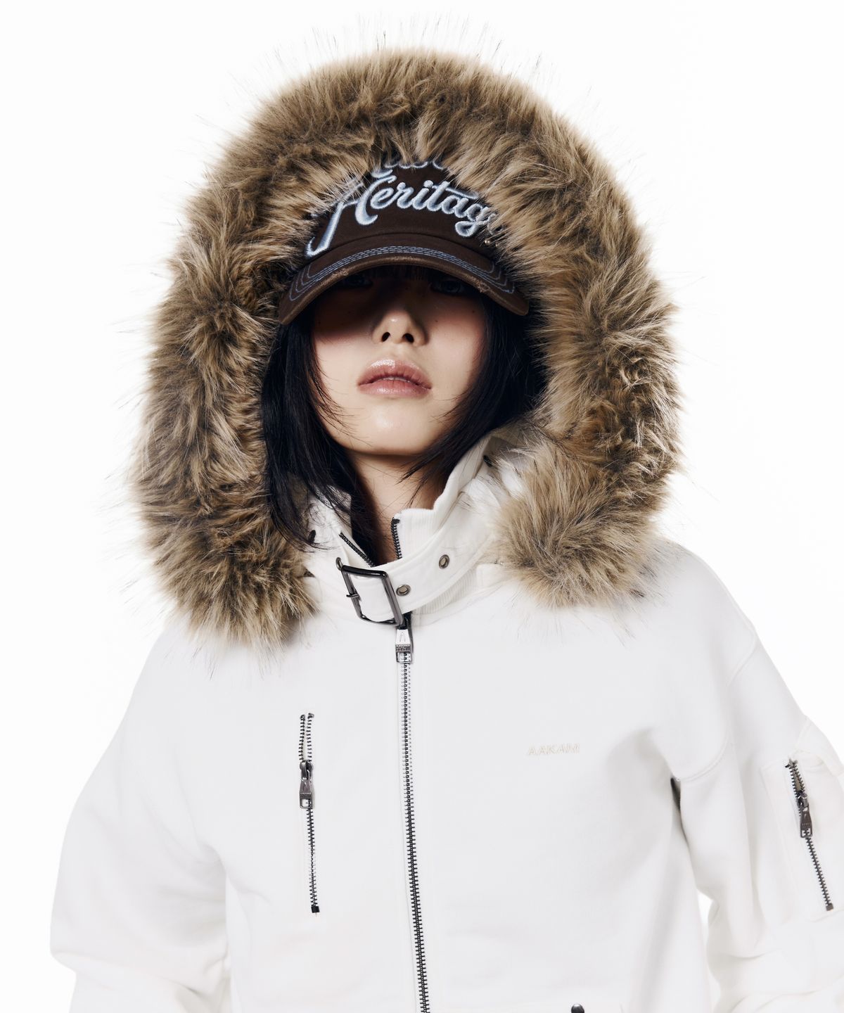 아캄(AAKAM) High Neck Fur Hoodie Zip-Up (White)