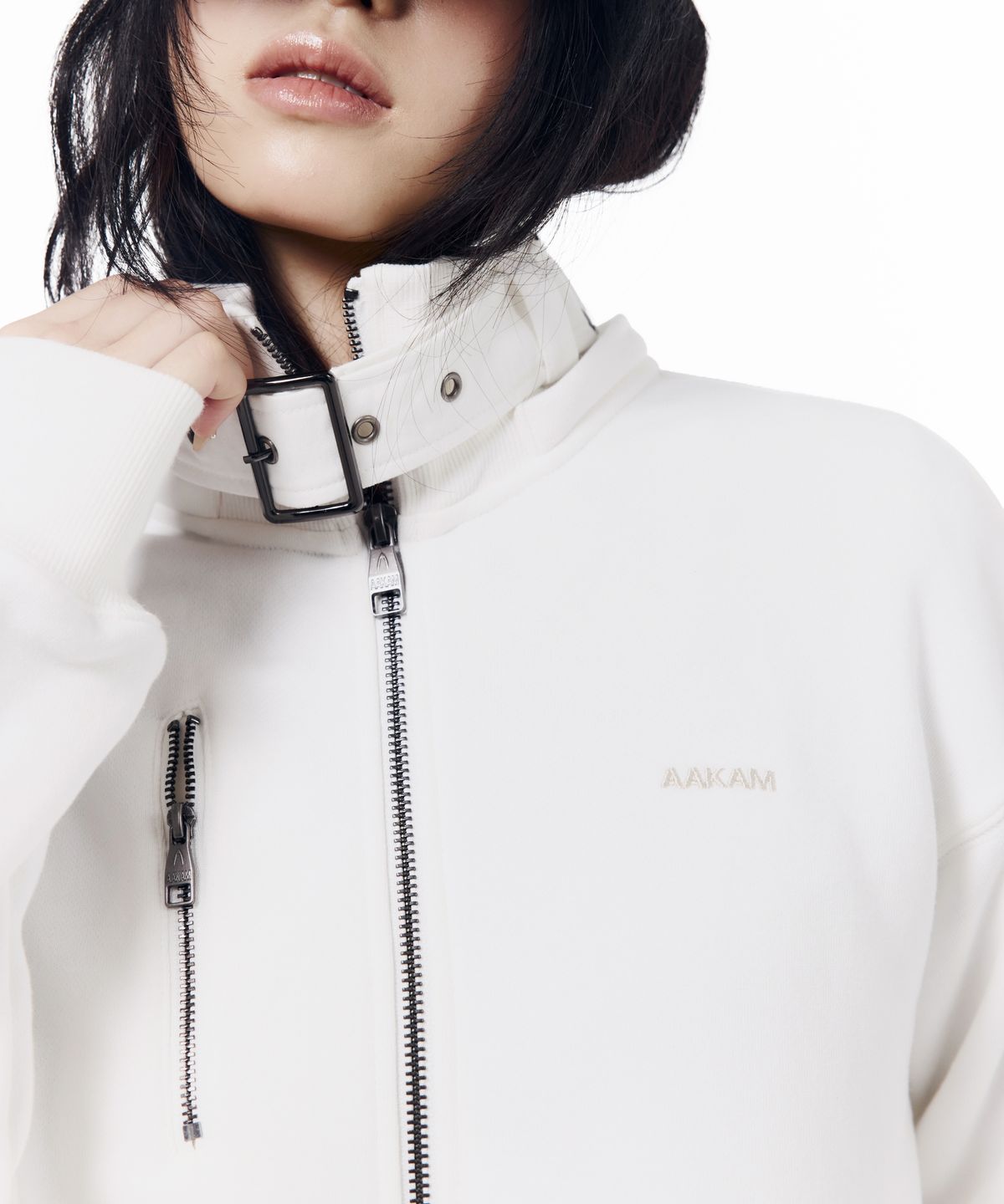 아캄(AAKAM) High Neck Fur Hoodie Zip-Up (White)
