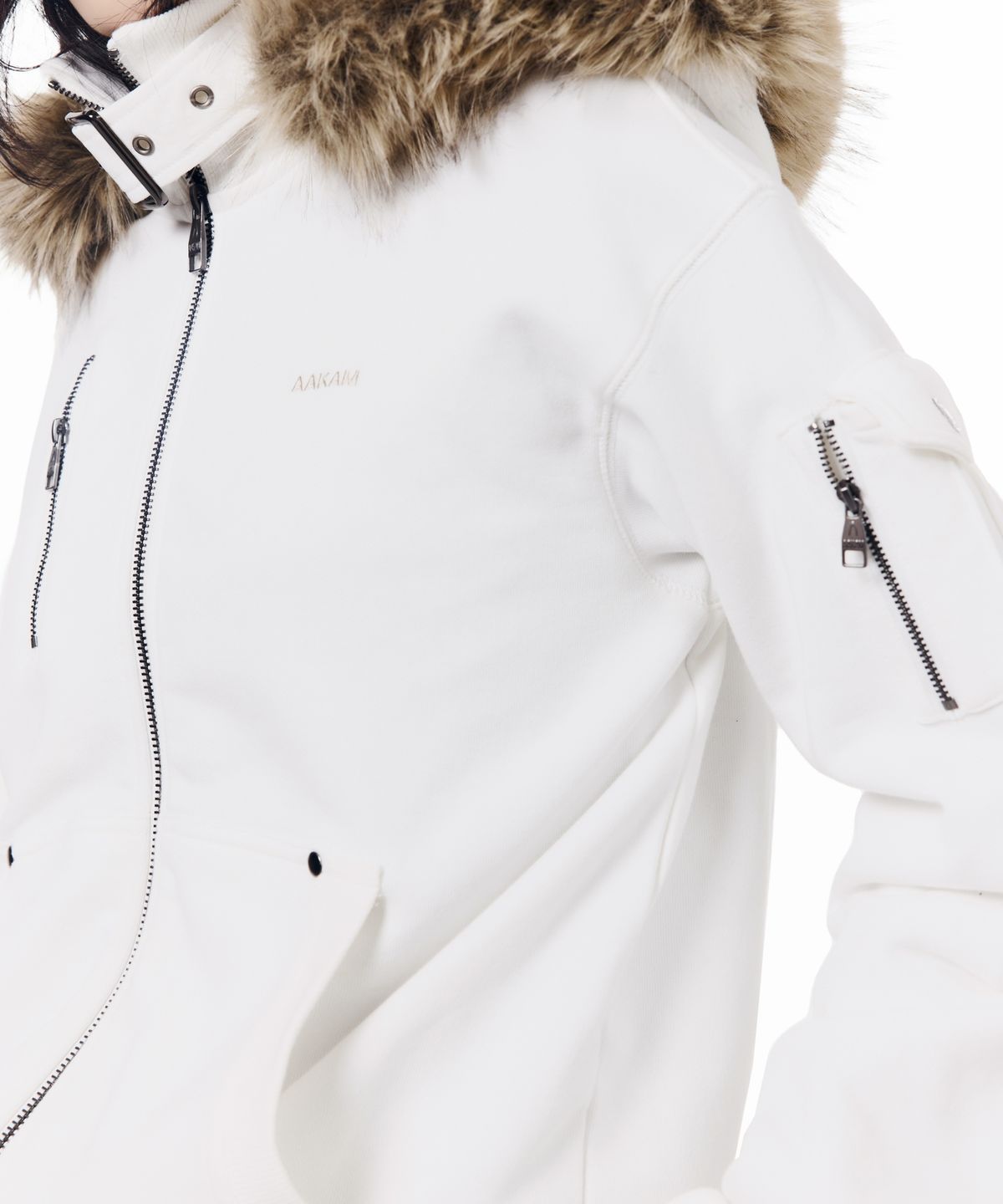 아캄(AAKAM) High Neck Fur Hoodie Zip-Up (White)