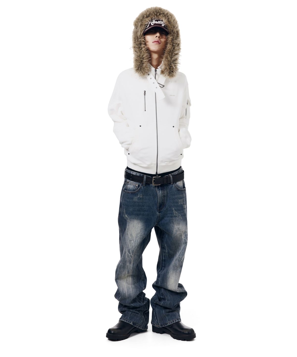 아캄(AAKAM) High Neck Fur Hoodie Zip-Up (White)