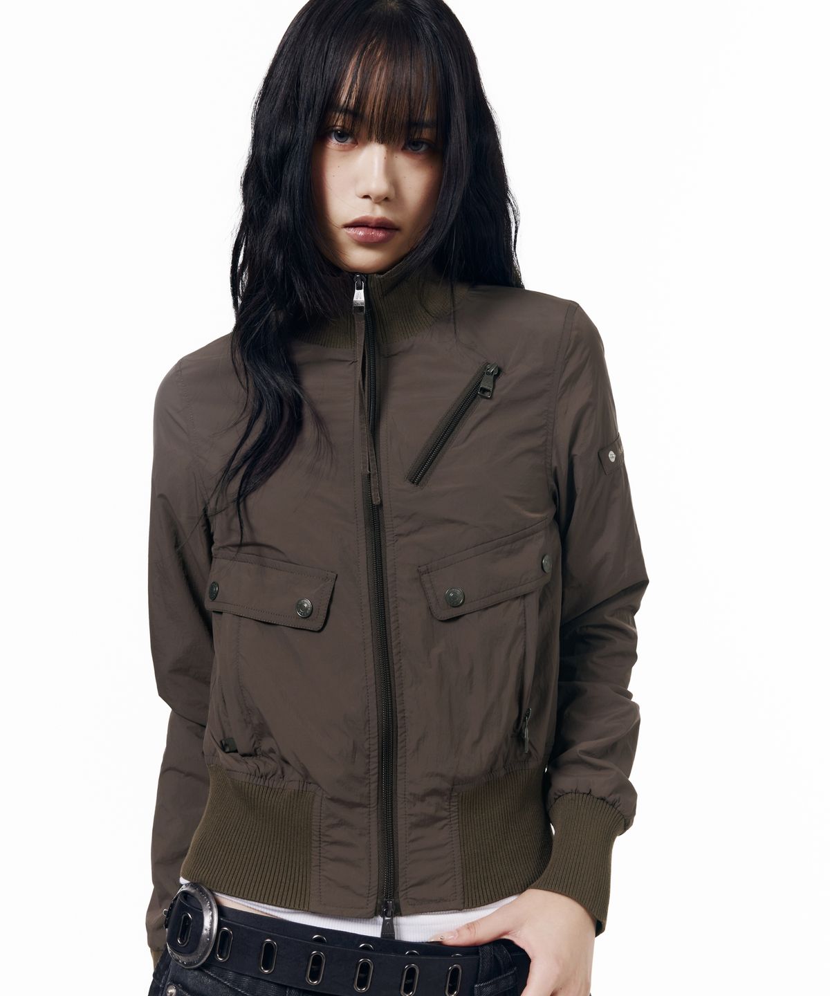 아캄(AAKAM) High Neck Nylon Blouson (Brown)
