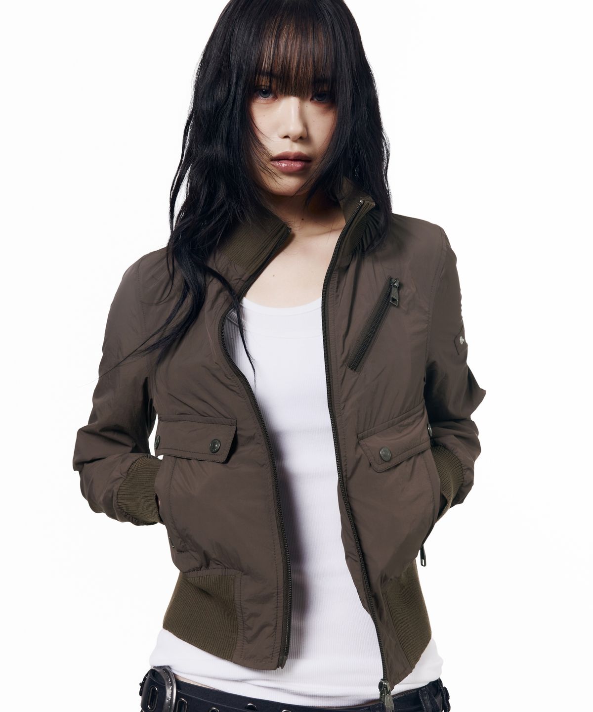 아캄(AAKAM) High Neck Nylon Blouson (Brown)