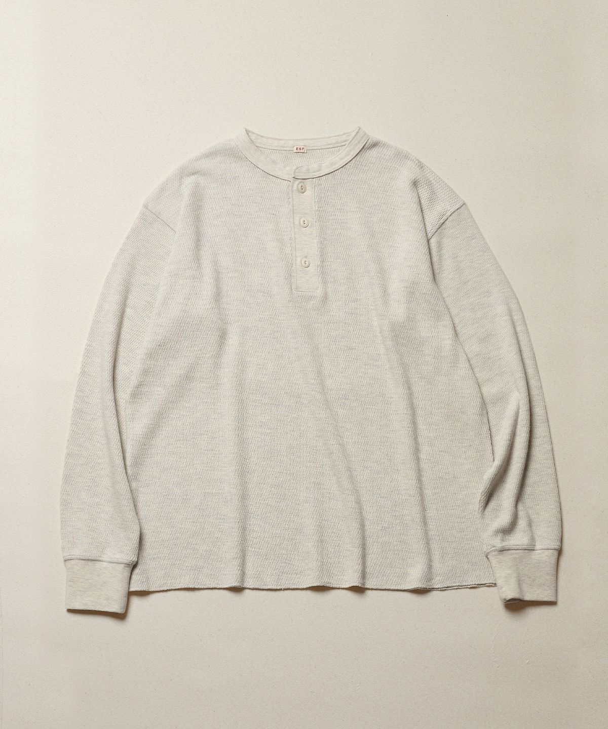 에스파이(ESFAI) WAFFLE HENLEY NECK LS T SHIRT (MELANGE OATMEAL)