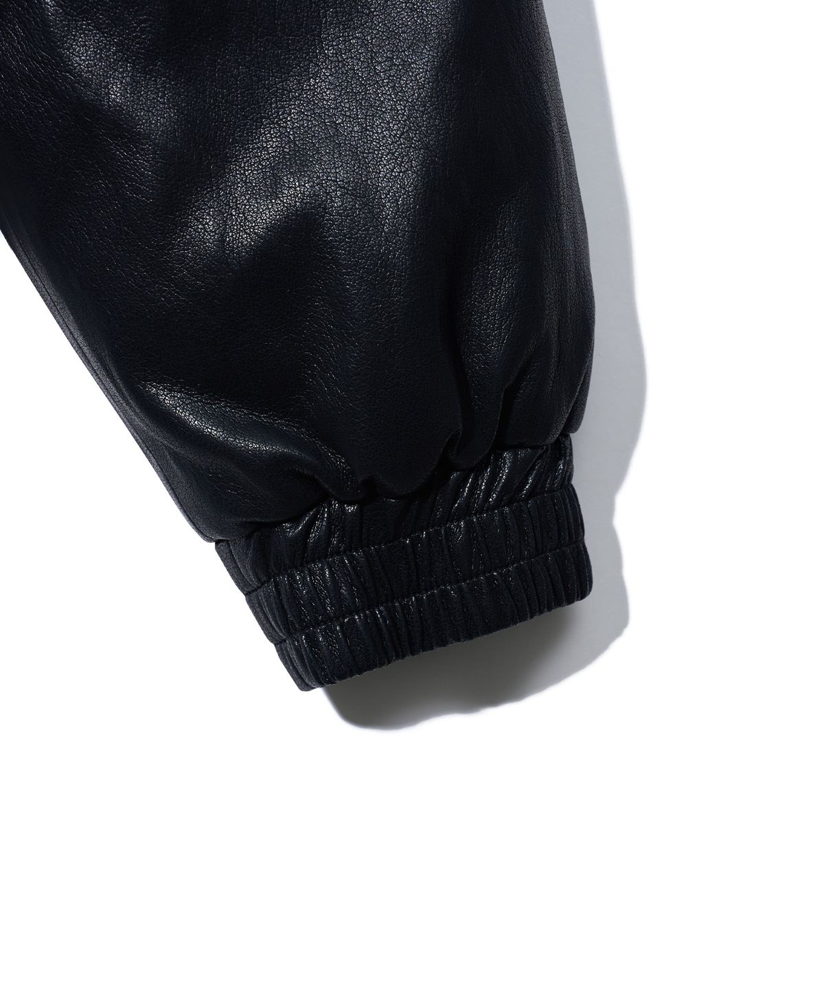 유희(YOUHEE) REVERSIBLE FUR LEATHER JUMPER_BLACK