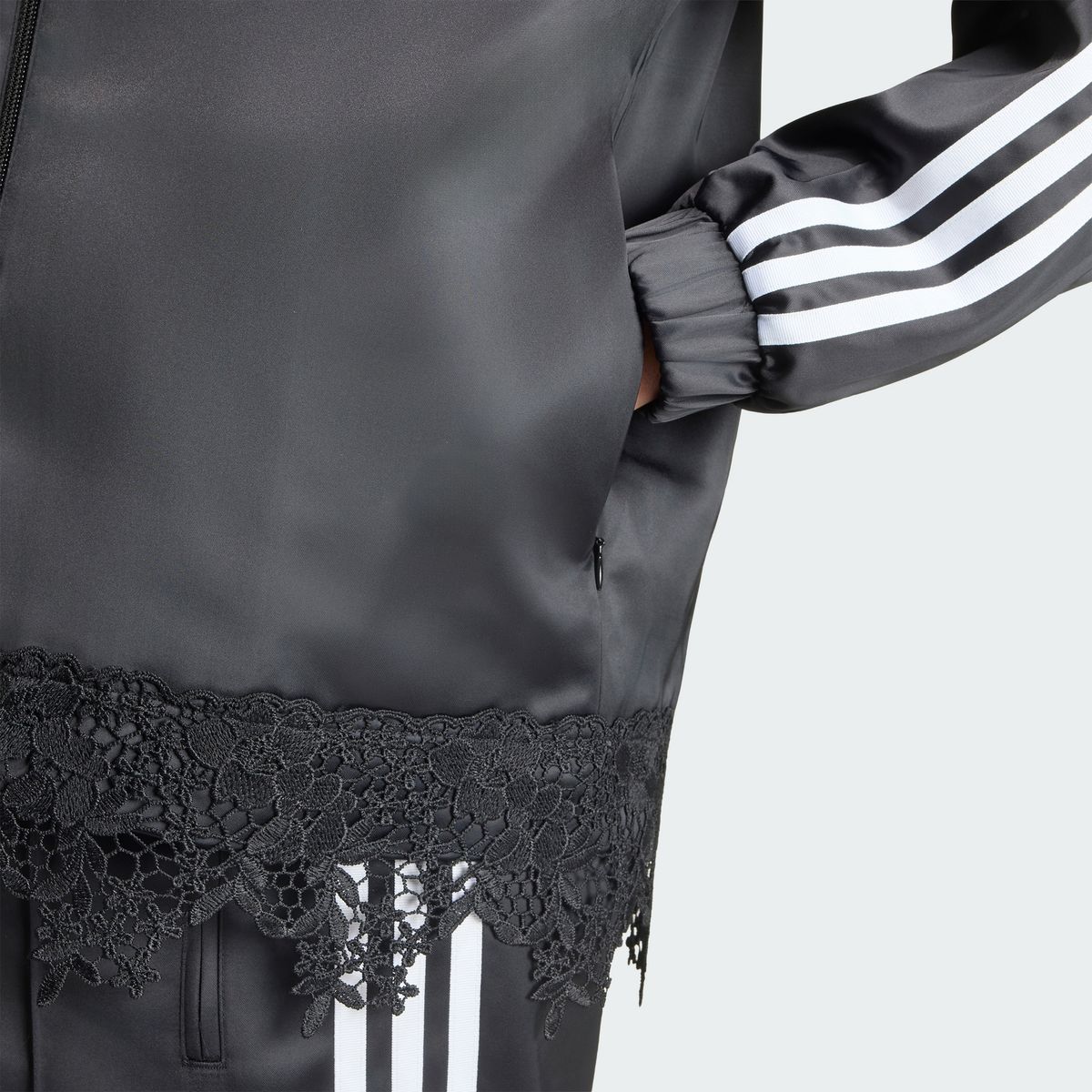아디다스(ADIDAS) 새틴 레이스 파이어버드 루즈 트랙탑 - 블랙 / LF2670