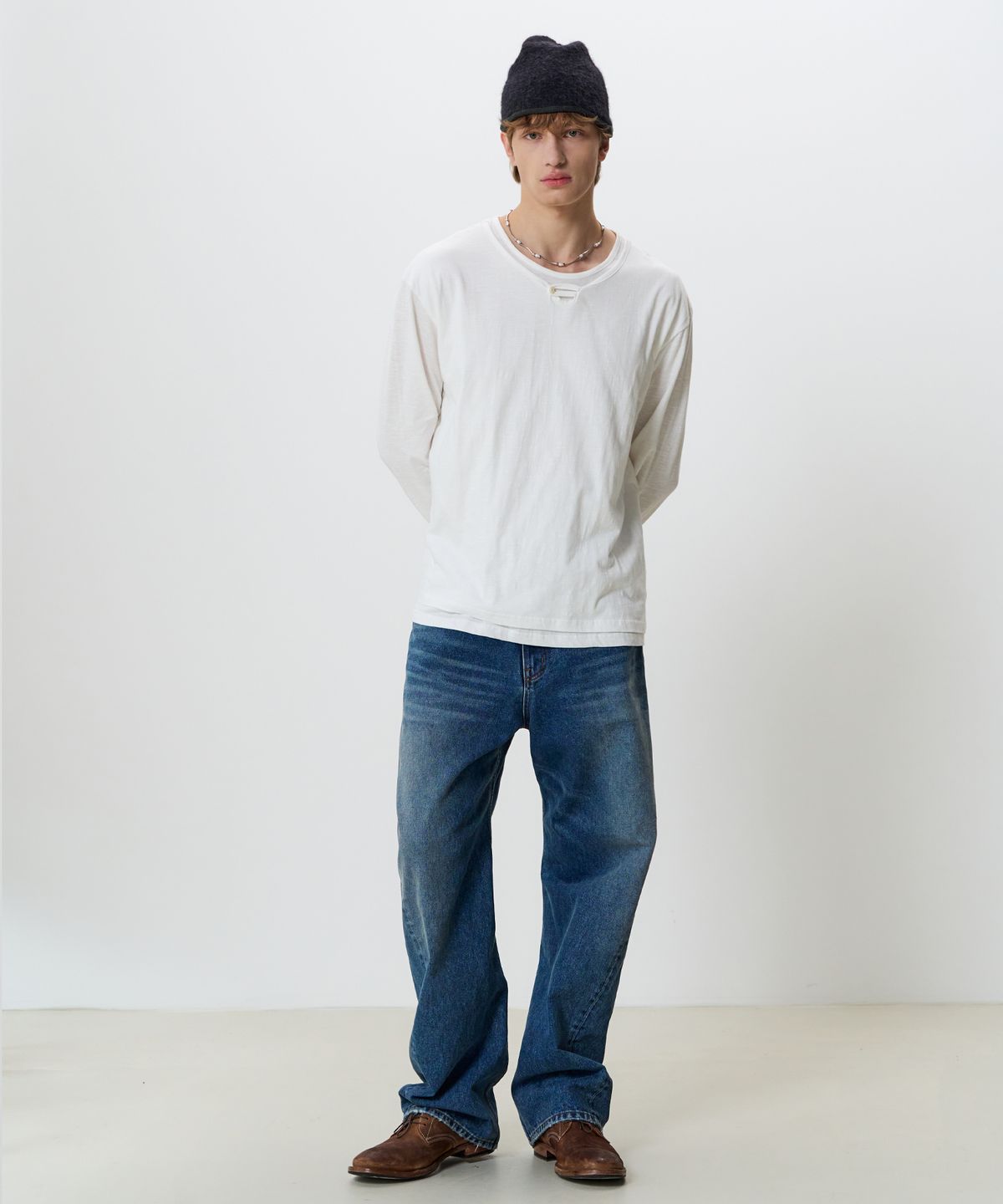 노운(NOUN) 레이어드 헨리 티셔츠 (화이트)