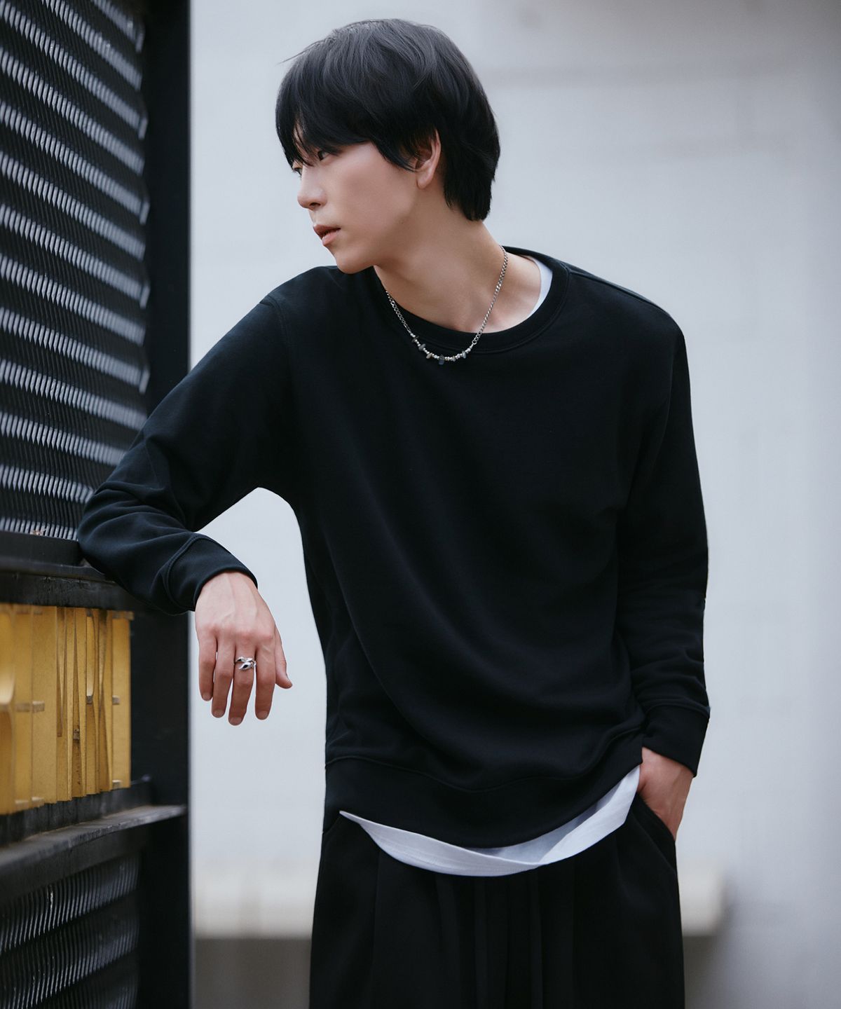 지크립(GCLIP) 세미 오버핏 쭈리 스웨트 맨투맨 티셔츠 5Color