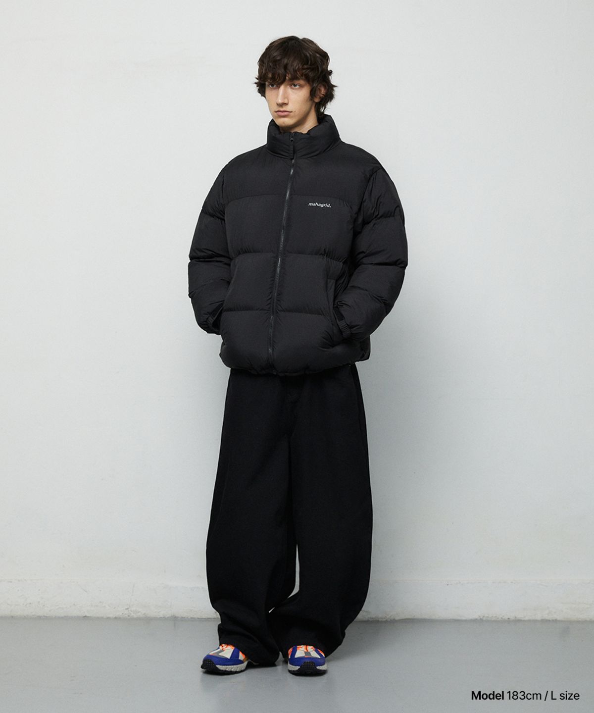 마하그리드(MAHAGRID) [10주년] SOLAR EMB CURVED DENIM PANT 2colors