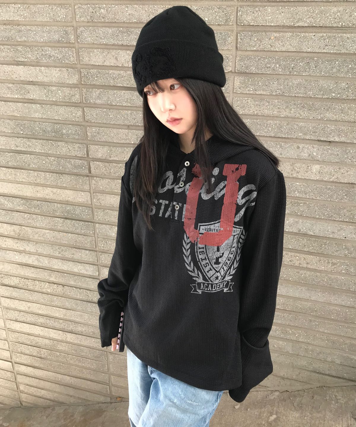 아이돈워너셀(IDWS) Emblem Henley Neck Hoodie Black