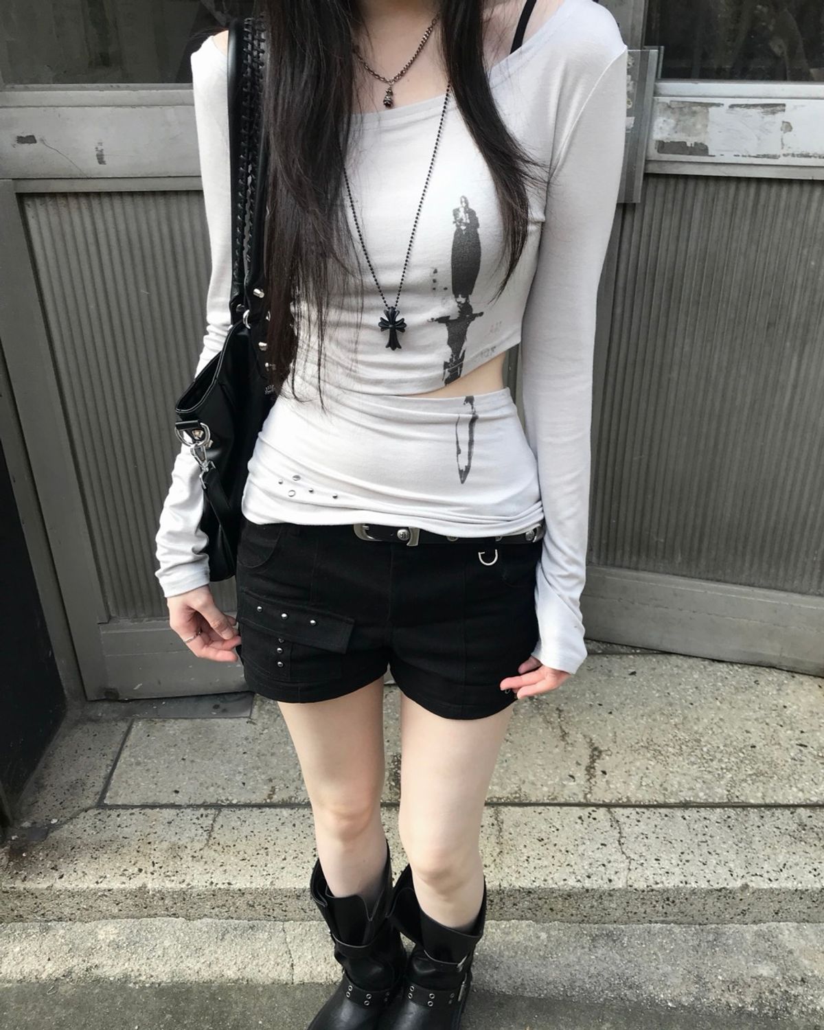 리버뉴스(LIBERALNEWS) DAGGER SLASH FLARED LONG-SLEEVE_ASH GRAY