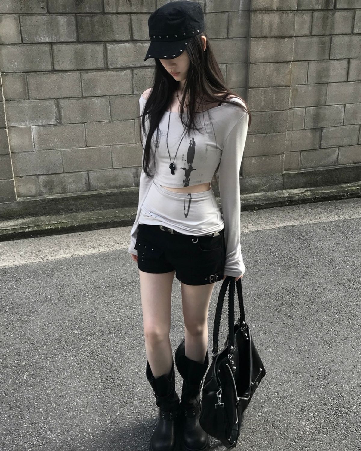 리버뉴스(LIBERALNEWS) DAGGER SLASH FLARED LONG-SLEEVE_ASH GRAY